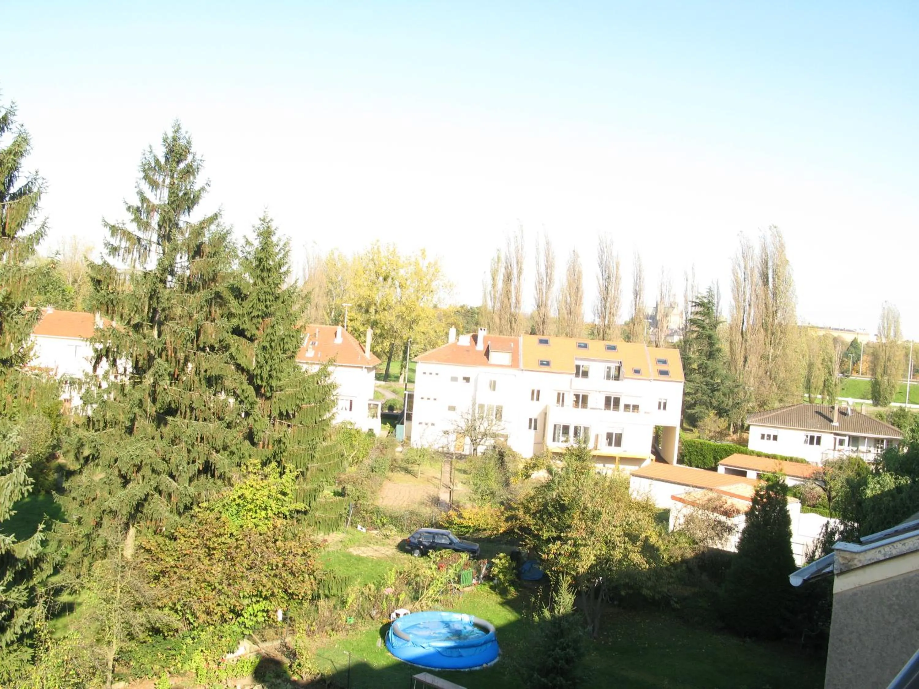 Garden view in Les Chambres de l'Ile