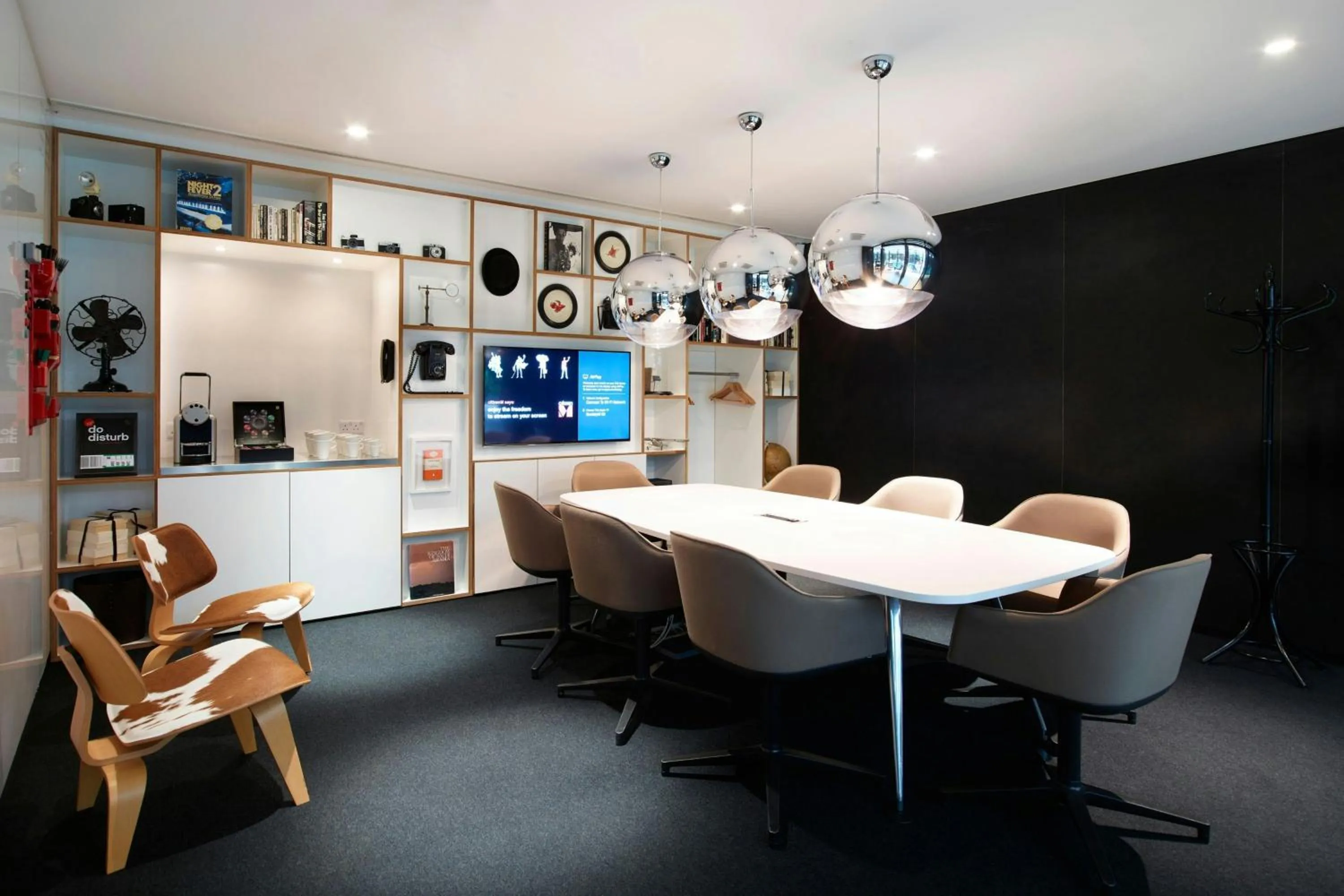 Meeting/conference room in citizenM London Bankside