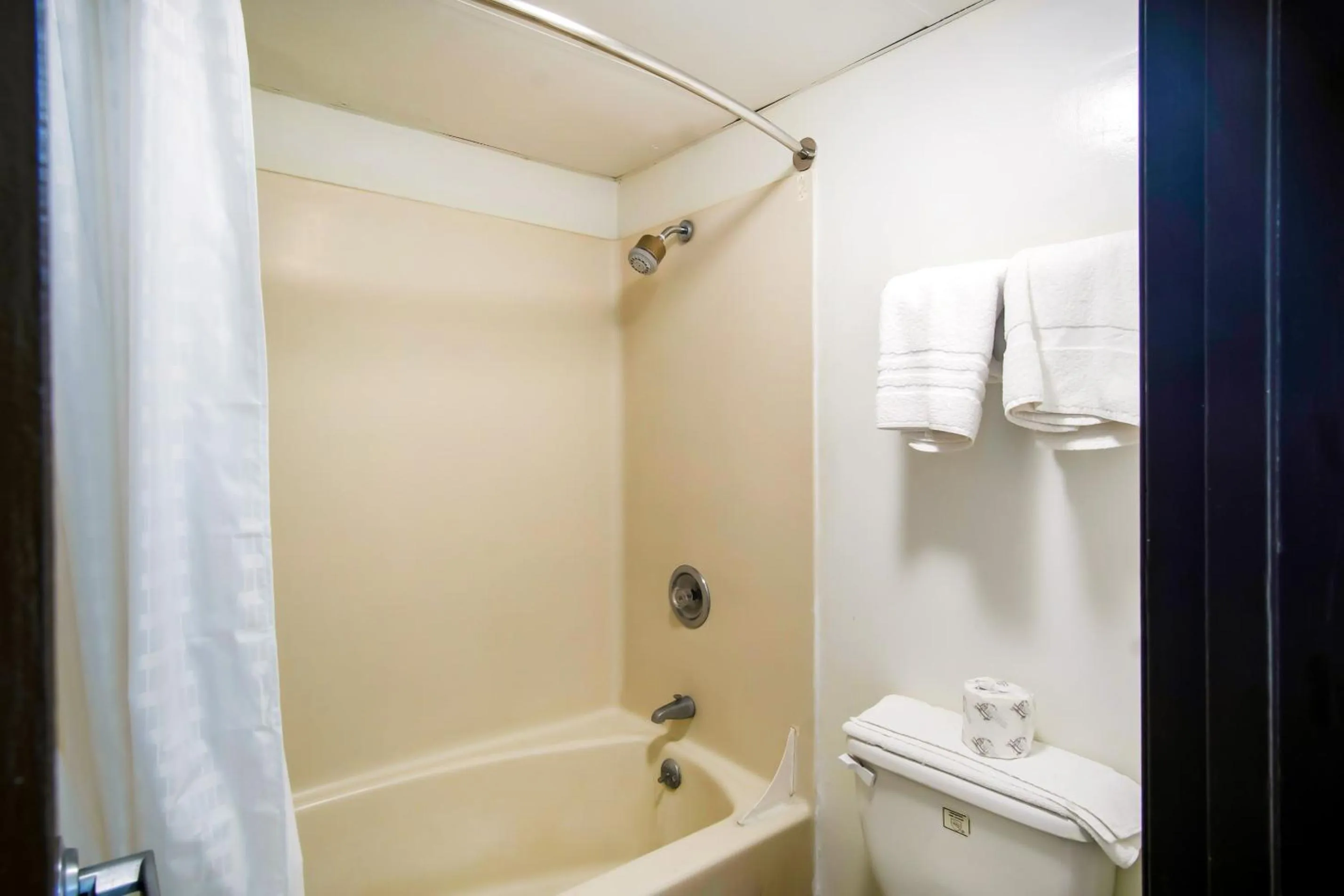 Bathroom in OYO Hotel Hutchinson West 4th Ave