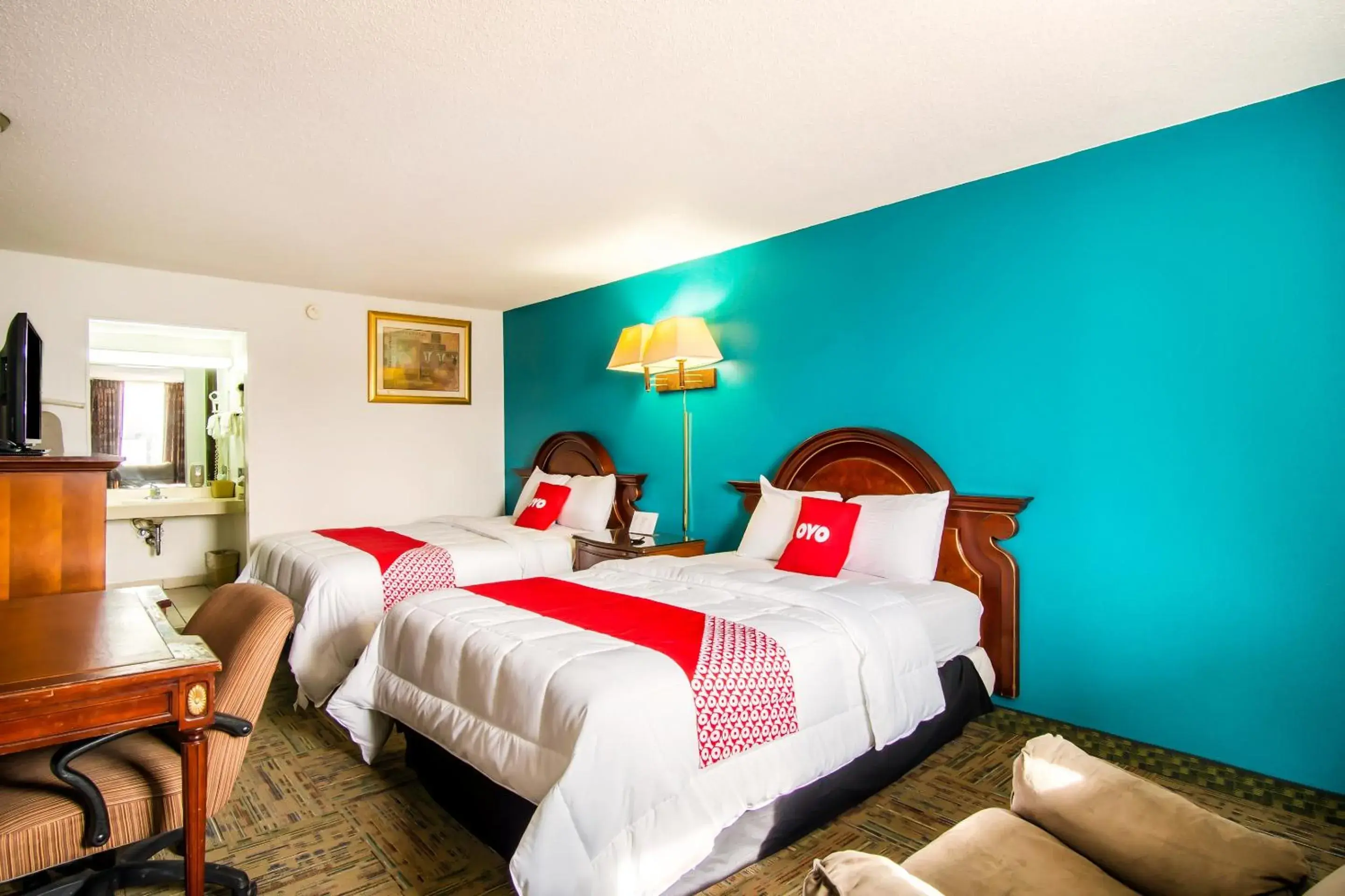 Queen Room with Two Queen Beds in OYO Hotel Hutchinson West 4th Ave Queen Room with Two Queen Beds in OYO Hotel Hutchinson West 4th Ave