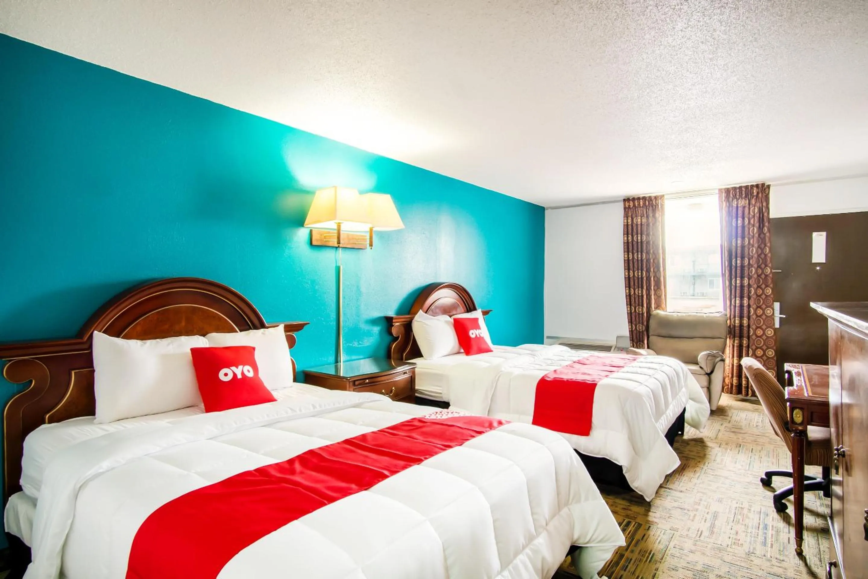 Bedroom, Bed in OYO Hotel Hutchinson West 4th Ave