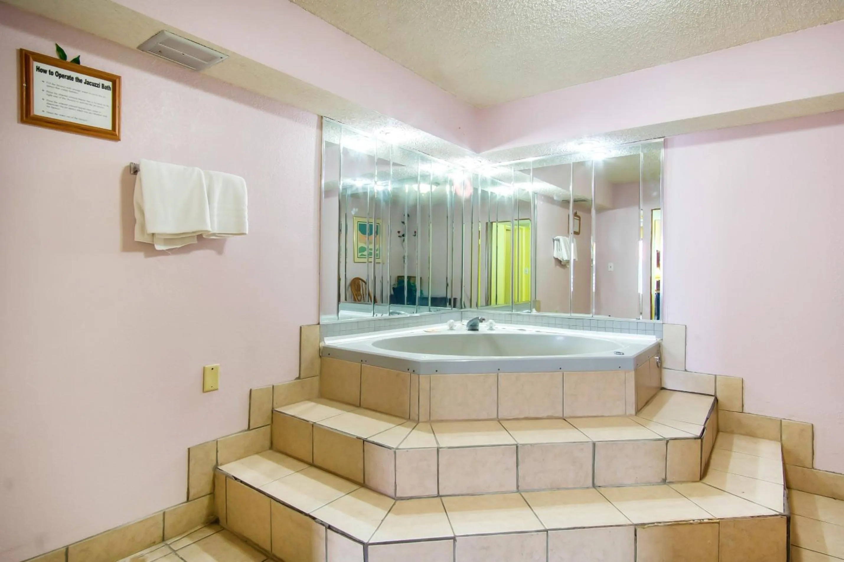 Bathroom in OYO Hotel Hutchinson West 4th Ave