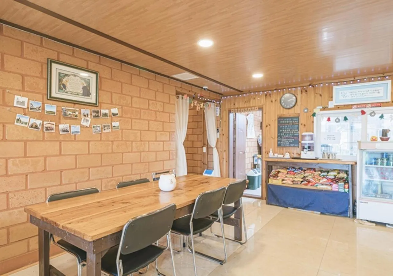 Communal lounge/ TV room in Jeju Healing Resort