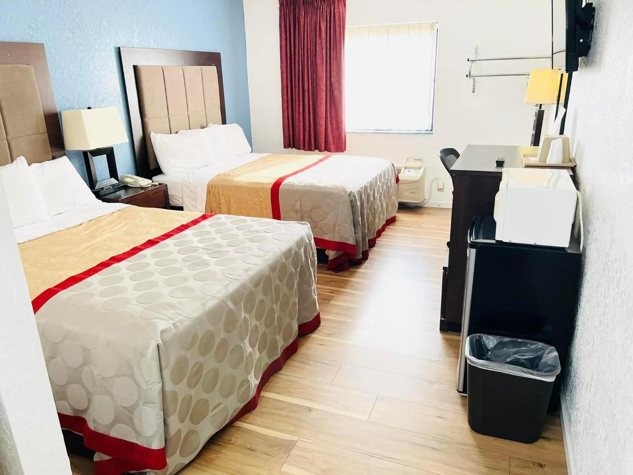 Bed in Super 8 by Wyndham Fort Scott