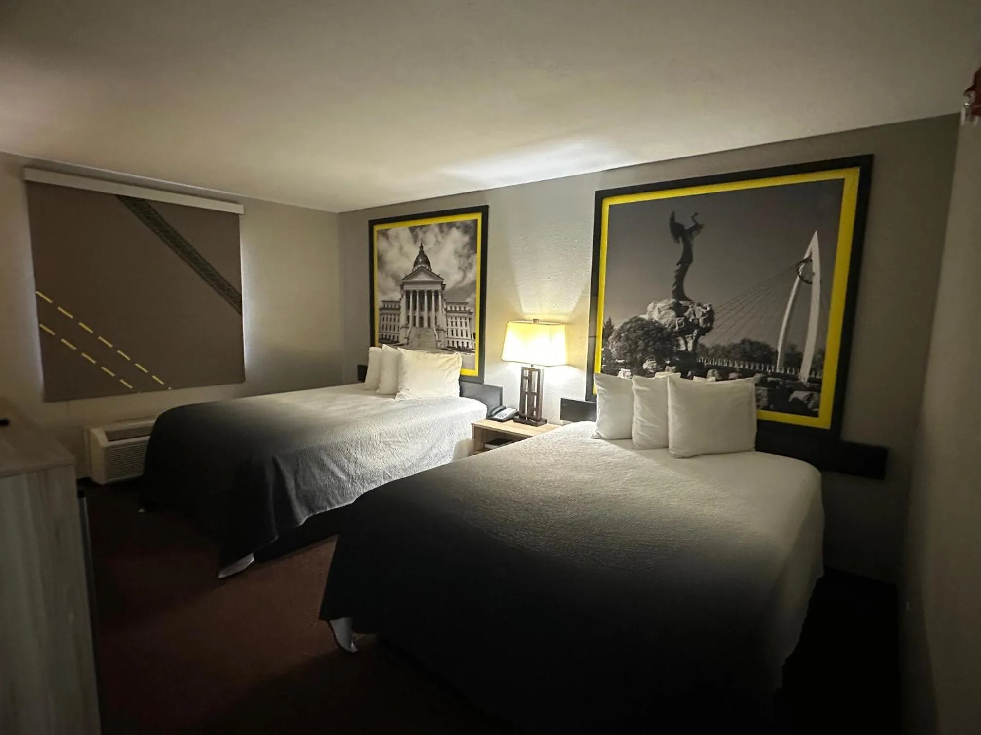 Photo of the whole room, Bed in Super 8 by Wyndham Fort Scott
