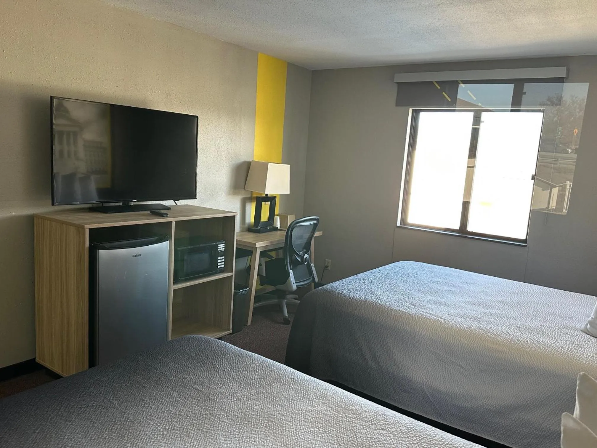 TV and multimedia, Bed in Super 8 by Wyndham Fort Scott