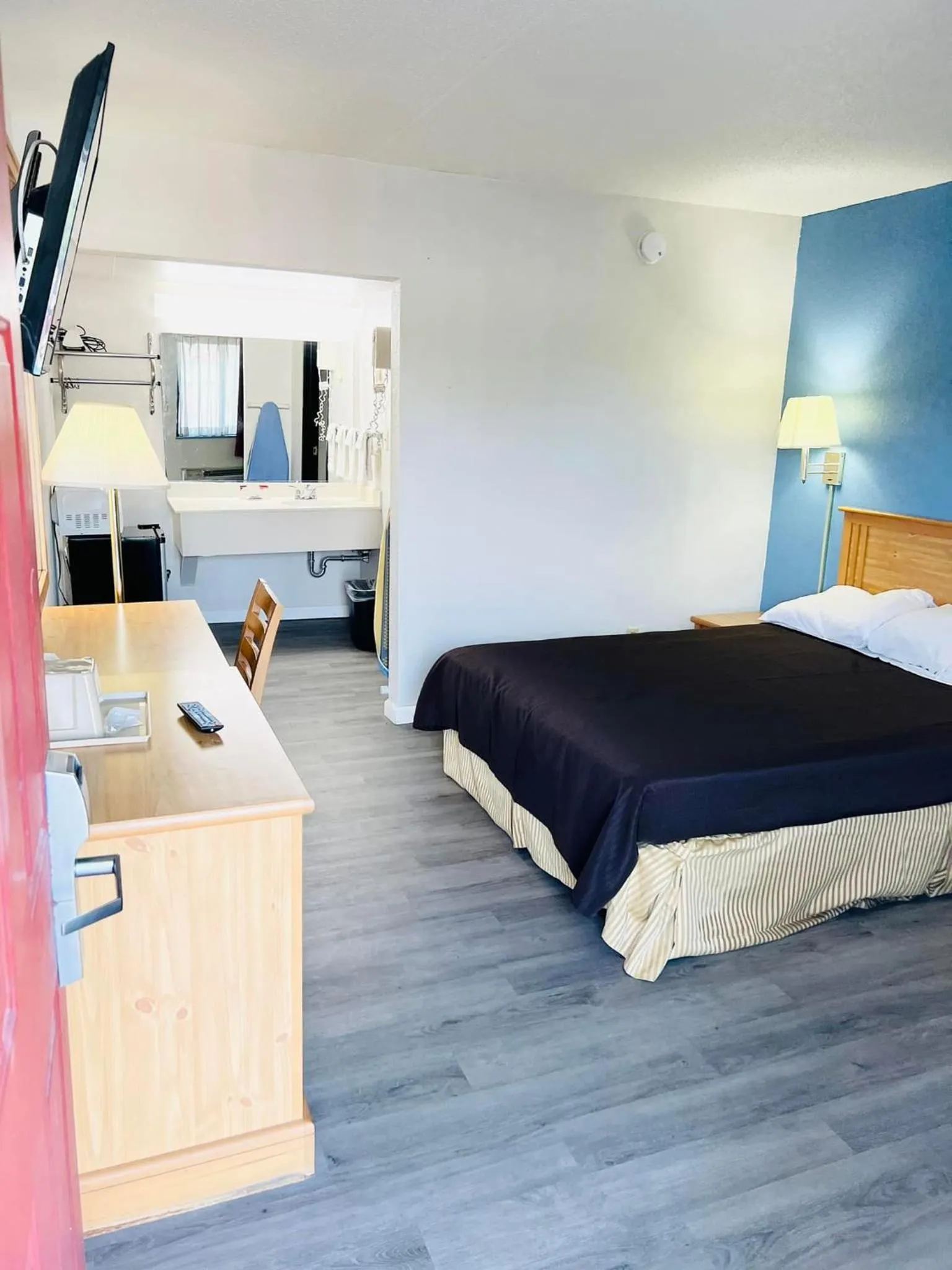 Bed in Super 8 by Wyndham Fort Scott