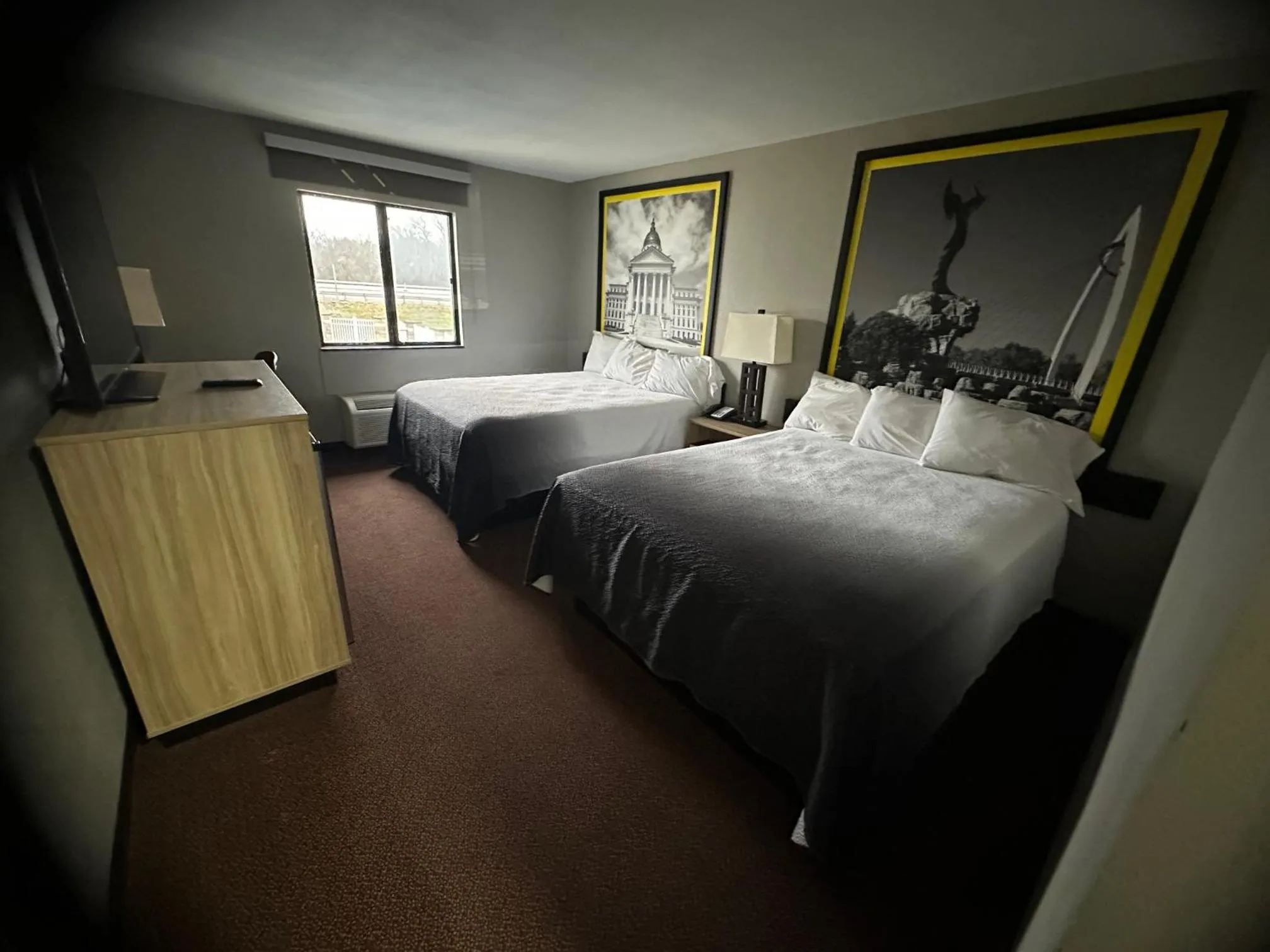 Bedroom, Bed in Super 8 by Wyndham Fort Scott