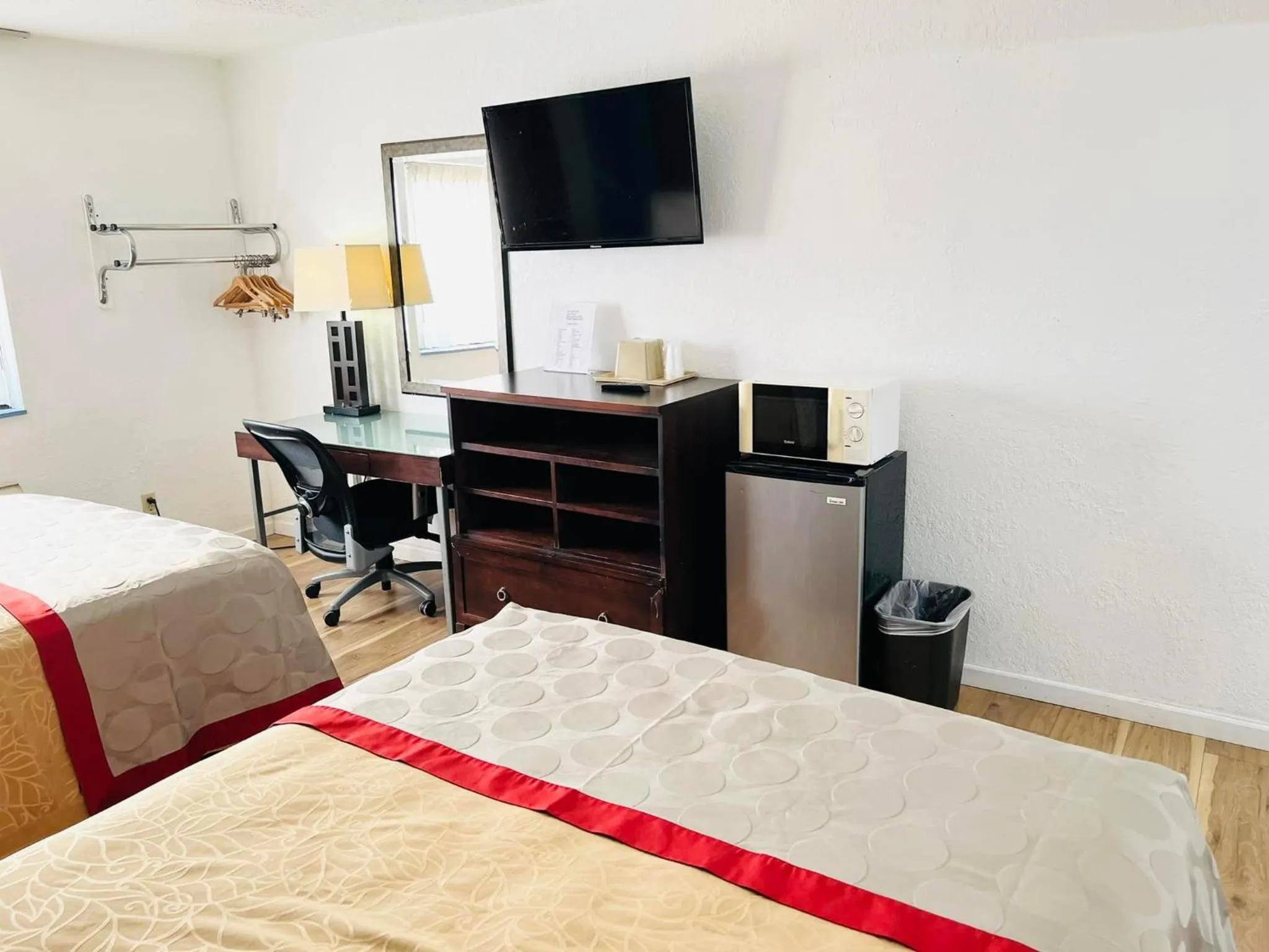 Bed in Super 8 by Wyndham Fort Scott