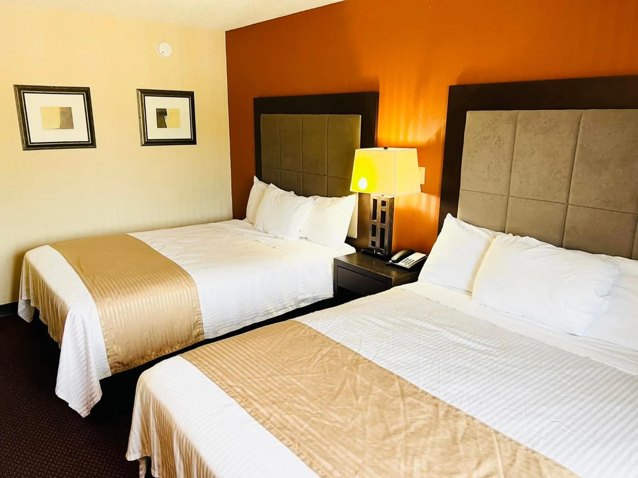 Bed in Super 8 by Wyndham Fort Scott