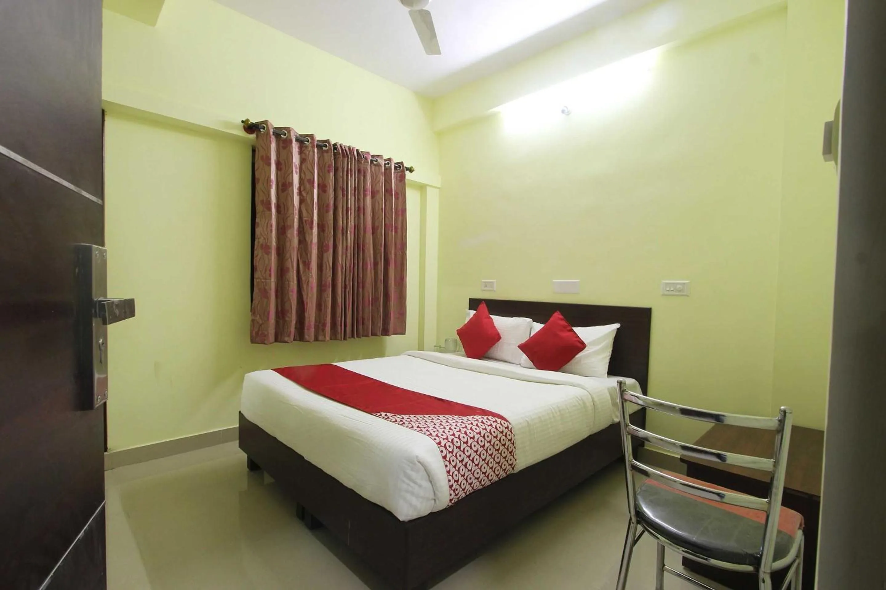 Bedroom, Bed in Super Hotel O V R Residency Near Sri Amruth Chithra Mandira