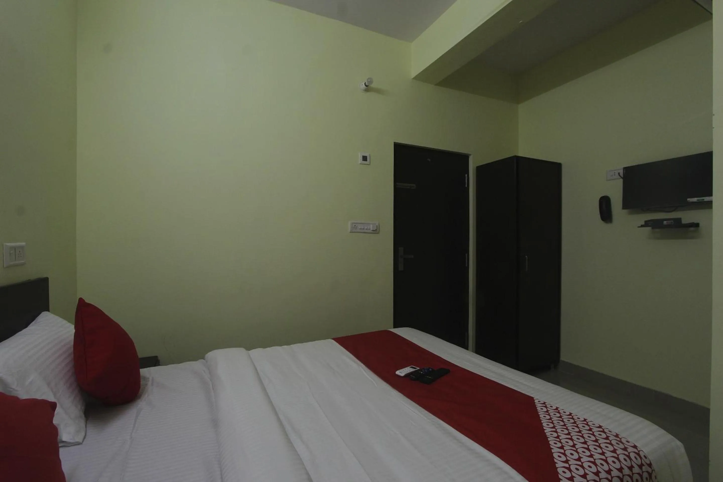 Bedroom, Bed in Super Hotel O V R Residency Near Sri Amruth Chithra Mandira