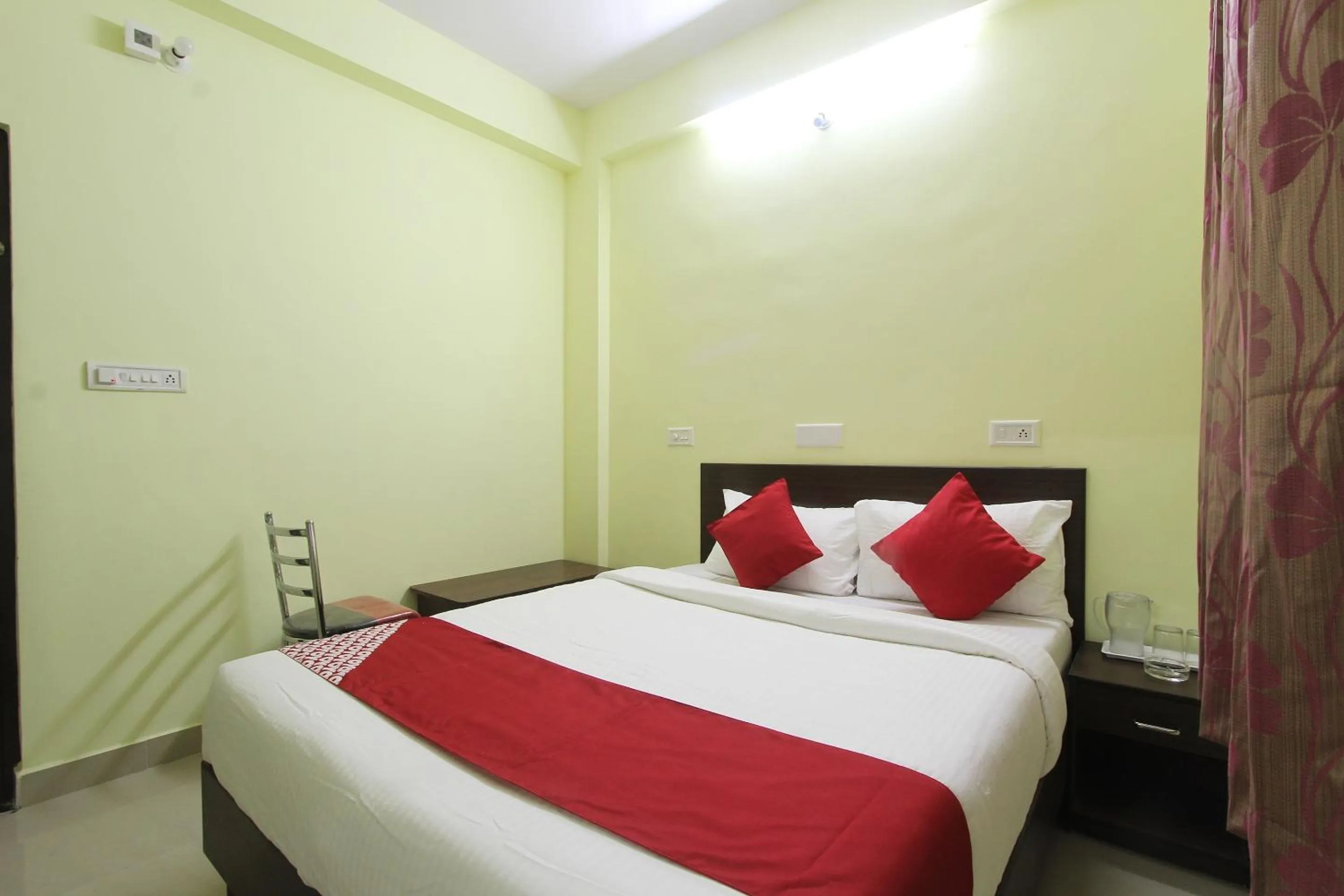 Bedroom, Bed in Super Hotel O V R Residency Near Sri Amruth Chithra Mandira