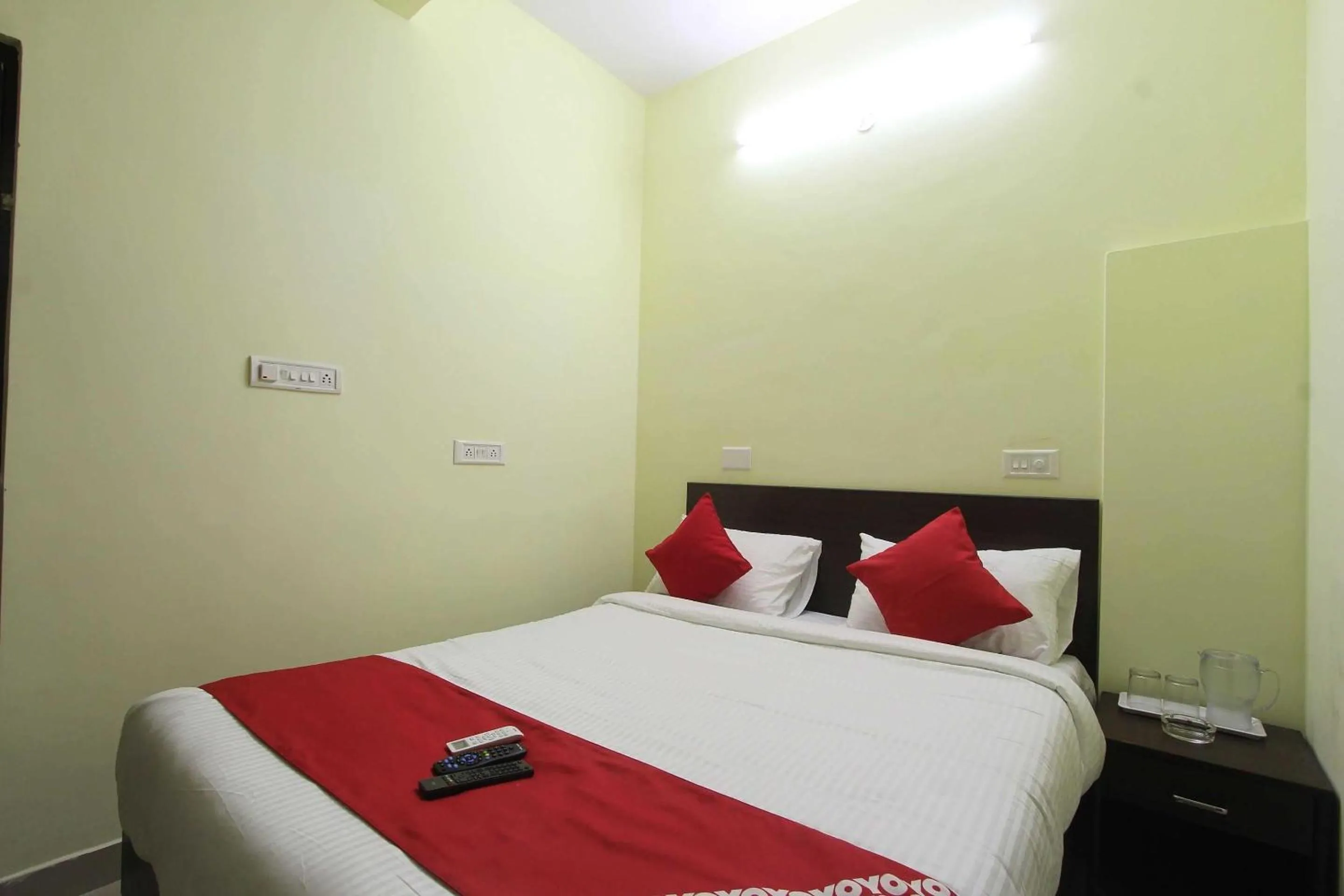 Bedroom, Bed in Super Hotel O V R Residency Near Sri Amruth Chithra Mandira