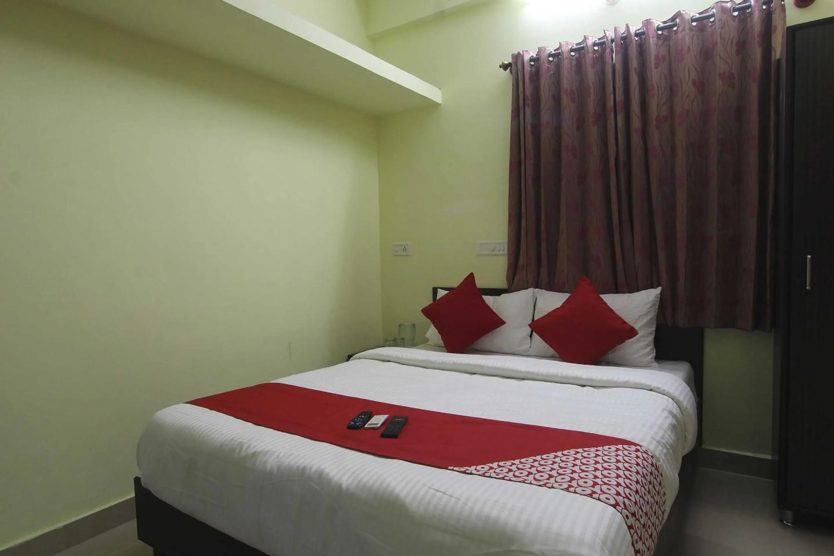 Bedroom, Bed in Super Hotel O V R Residency Near Sri Amruth Chithra Mandira