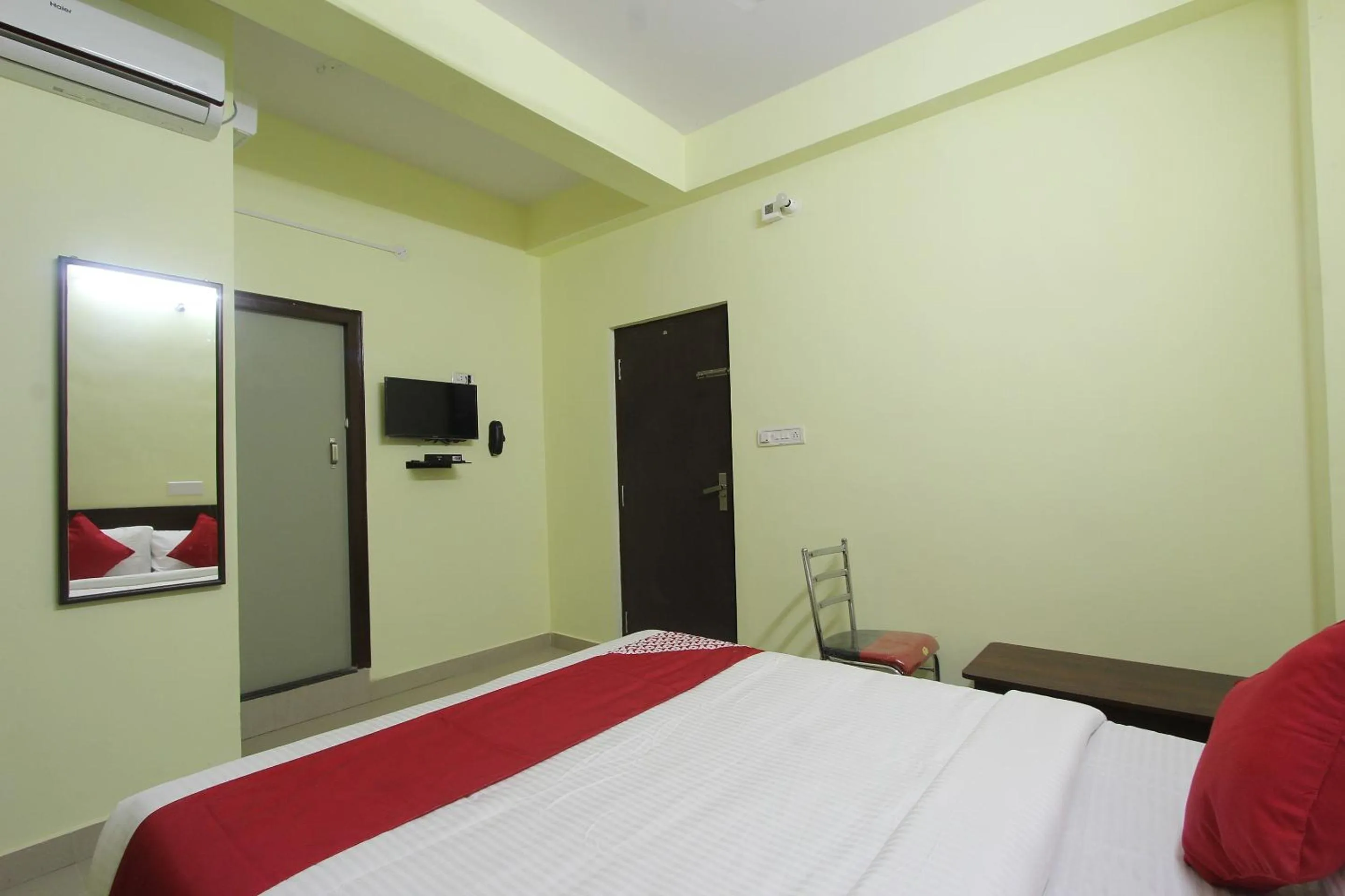 Bedroom, Bed in Super Hotel O V R Residency Near Sri Amruth Chithra Mandira