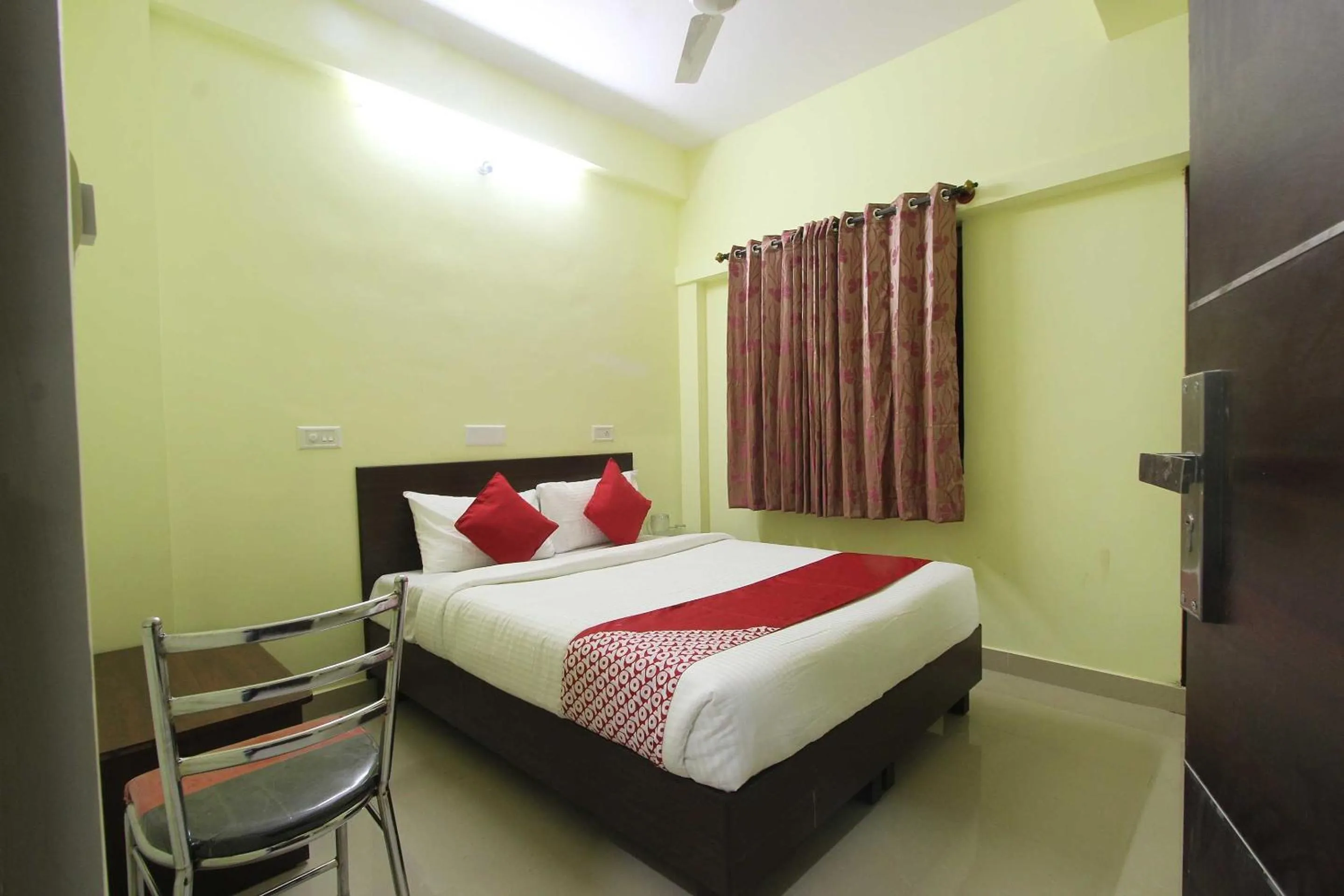 Bedroom, Bed in Super Hotel O V R Residency Near Sri Amruth Chithra Mandira