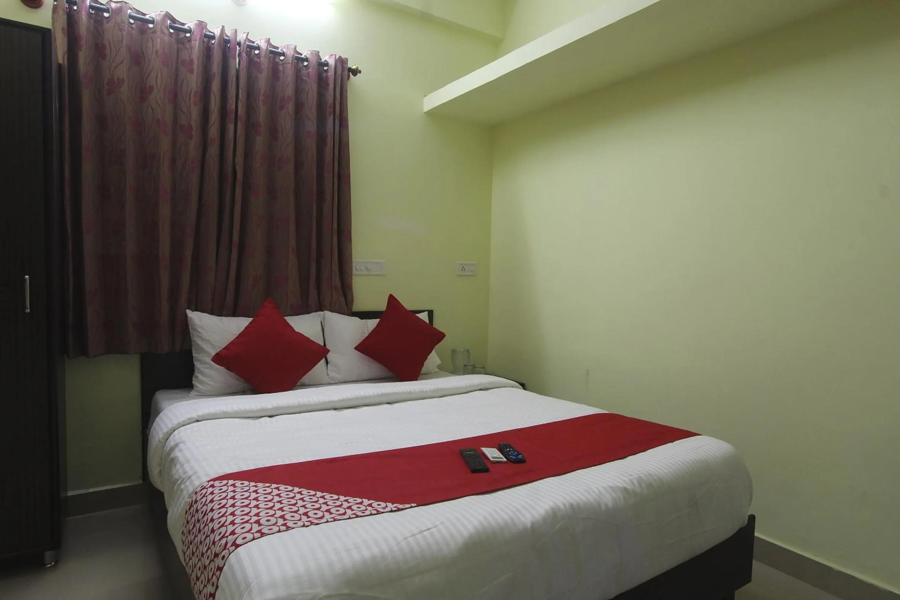 Bedroom, Bed in Super Hotel O V R Residency Near Sri Amruth Chithra Mandira