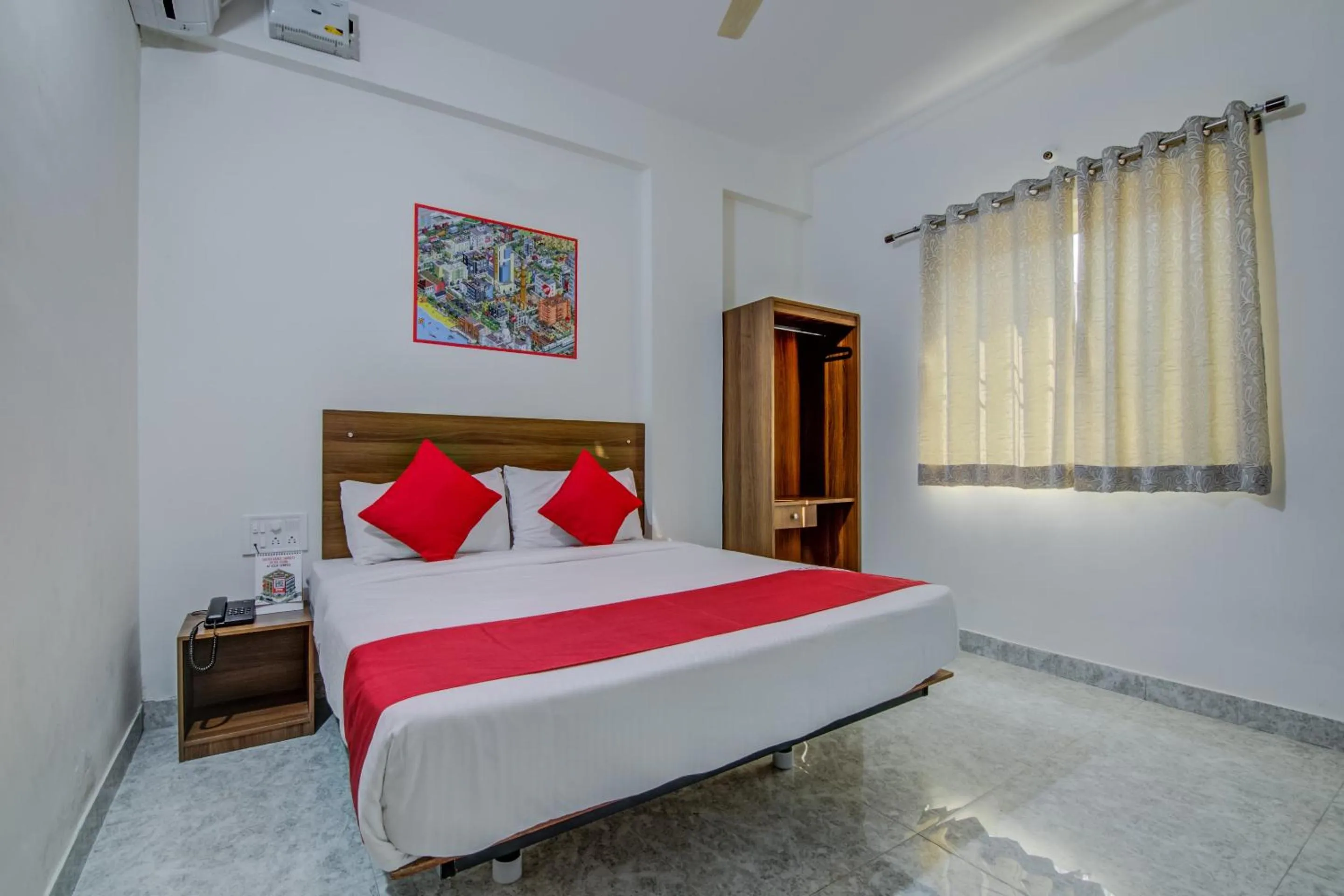 Bedroom, Bed in Super Hotel O Varcity Comforts Near St. John Medical College