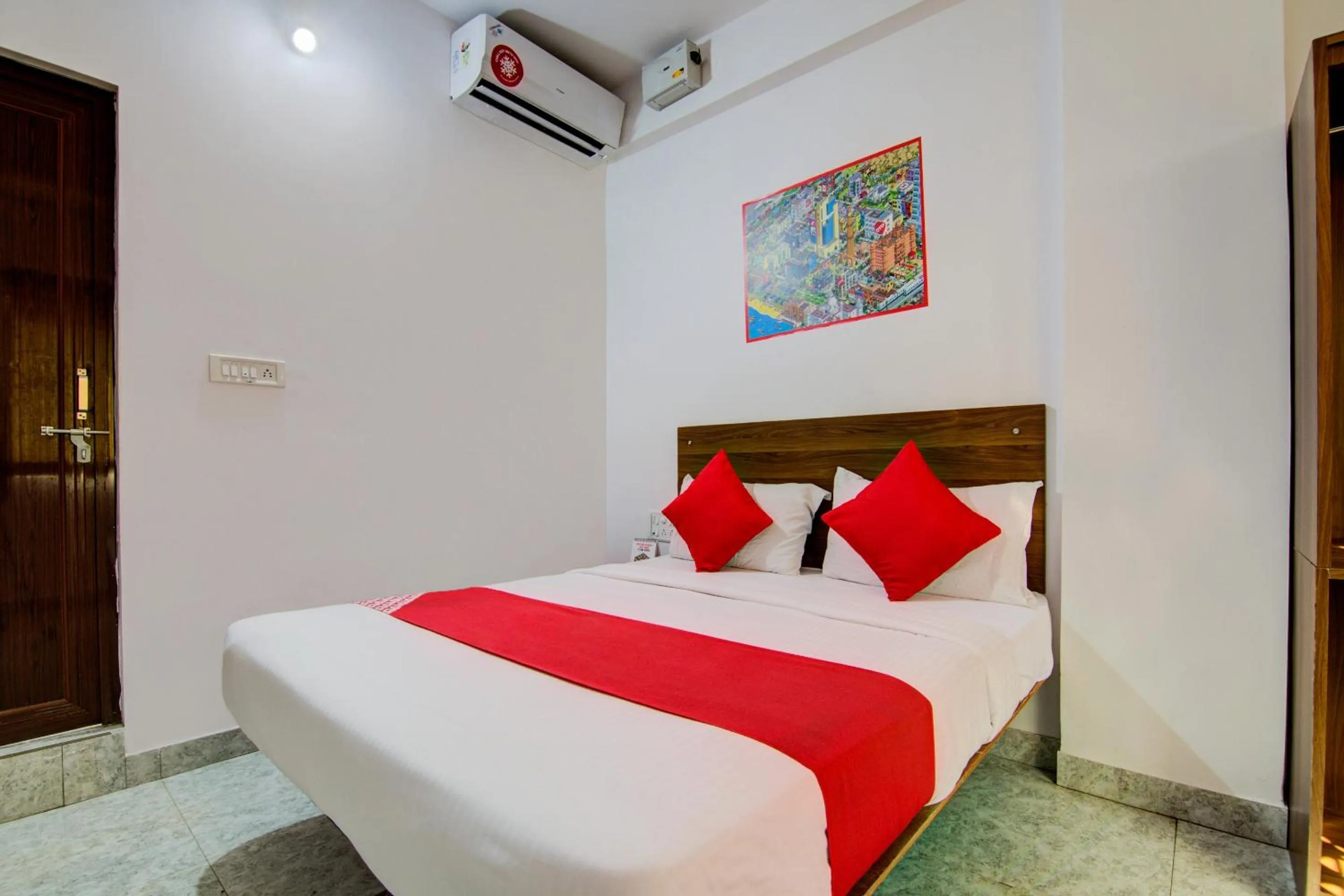 Lobby or reception, Bed in Super Hotel O Varcity Comforts Near St. John Medical College