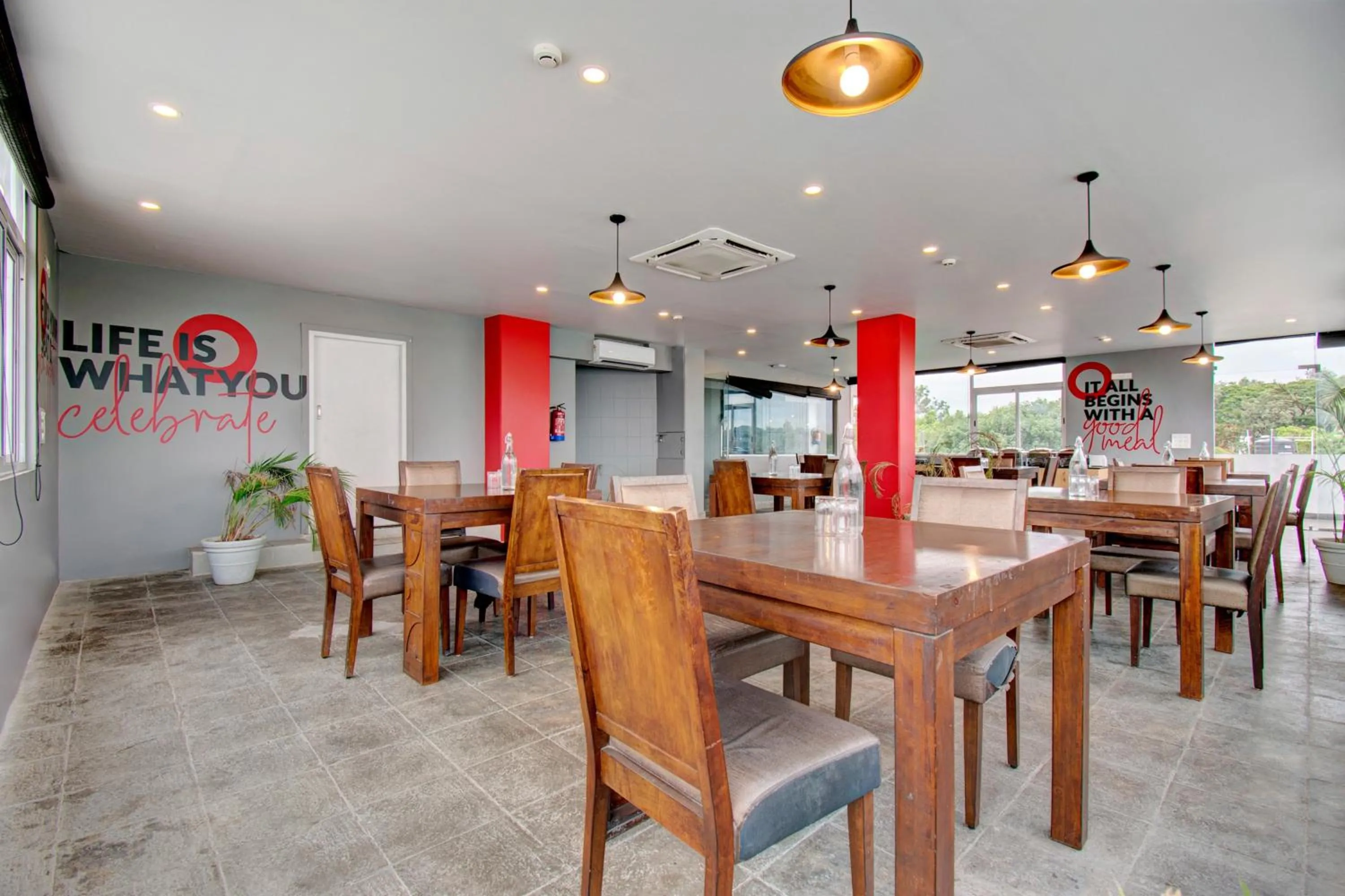 Restaurant/places to eat in Super Townhouse Ulsoor