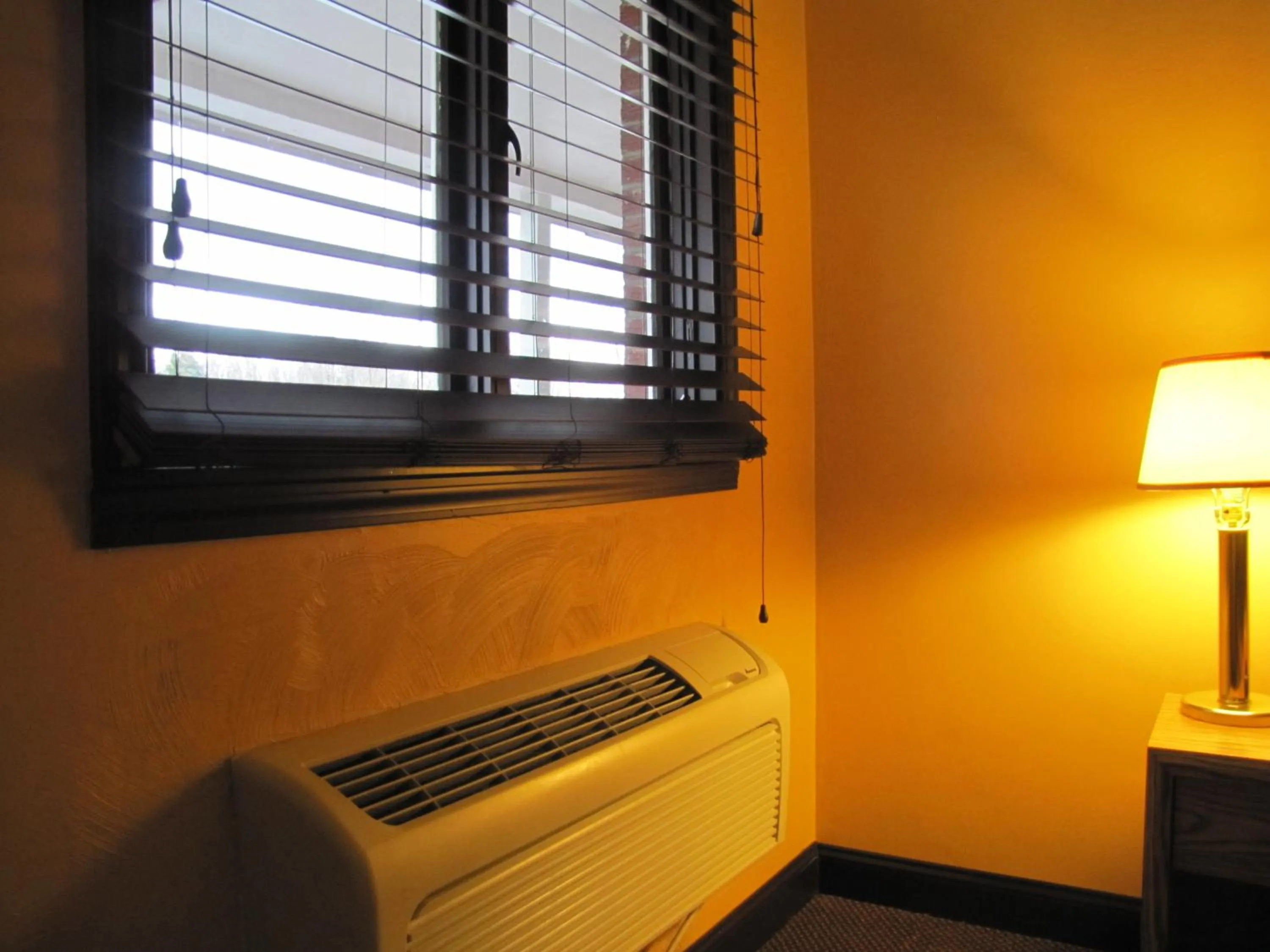 Colonial Inn Mercer-Grove City