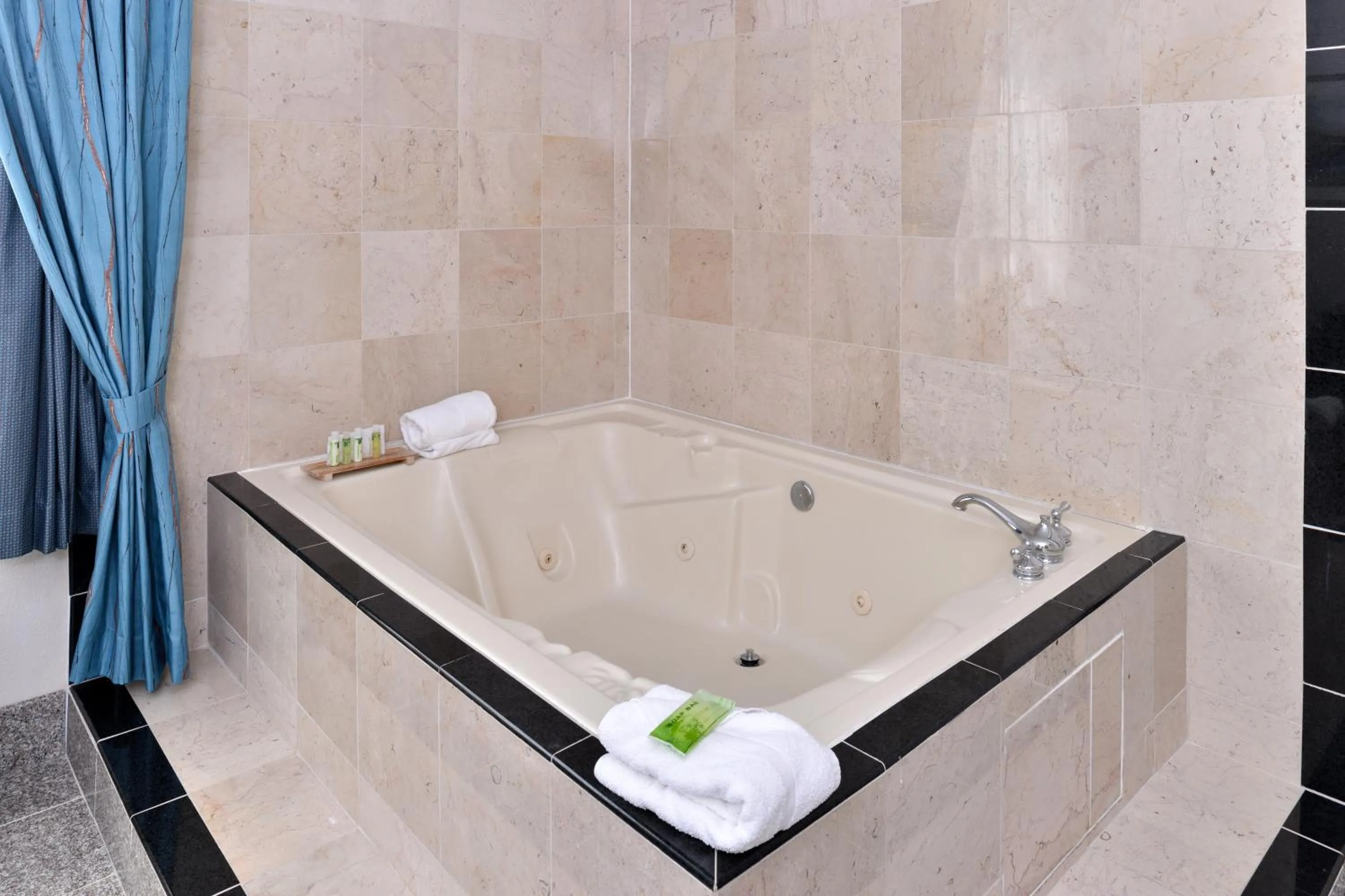 Photo of the whole room in Holiday Inn Express & Suites Tacoma South - Lakewood by IHG