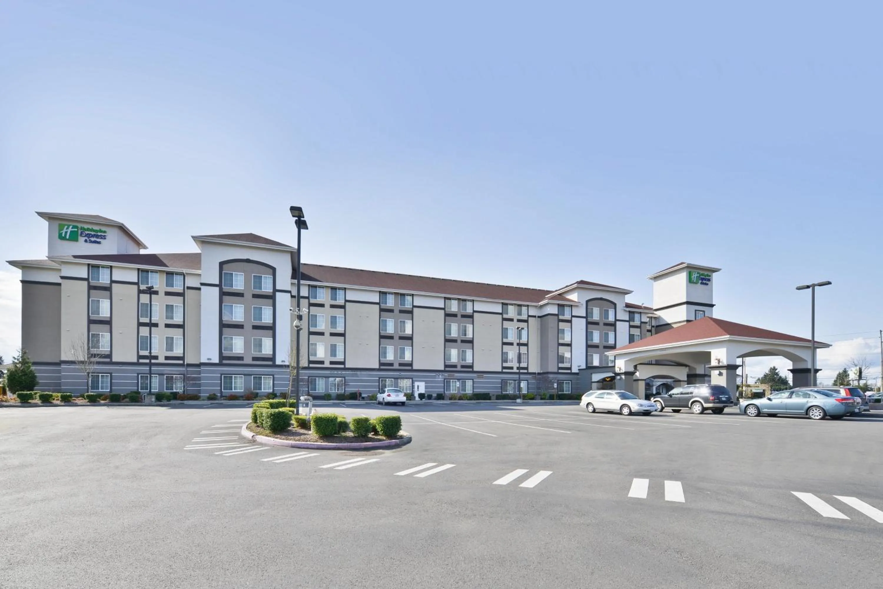 Property building in Holiday Inn Express & Suites Tacoma South - Lakewood by IHG