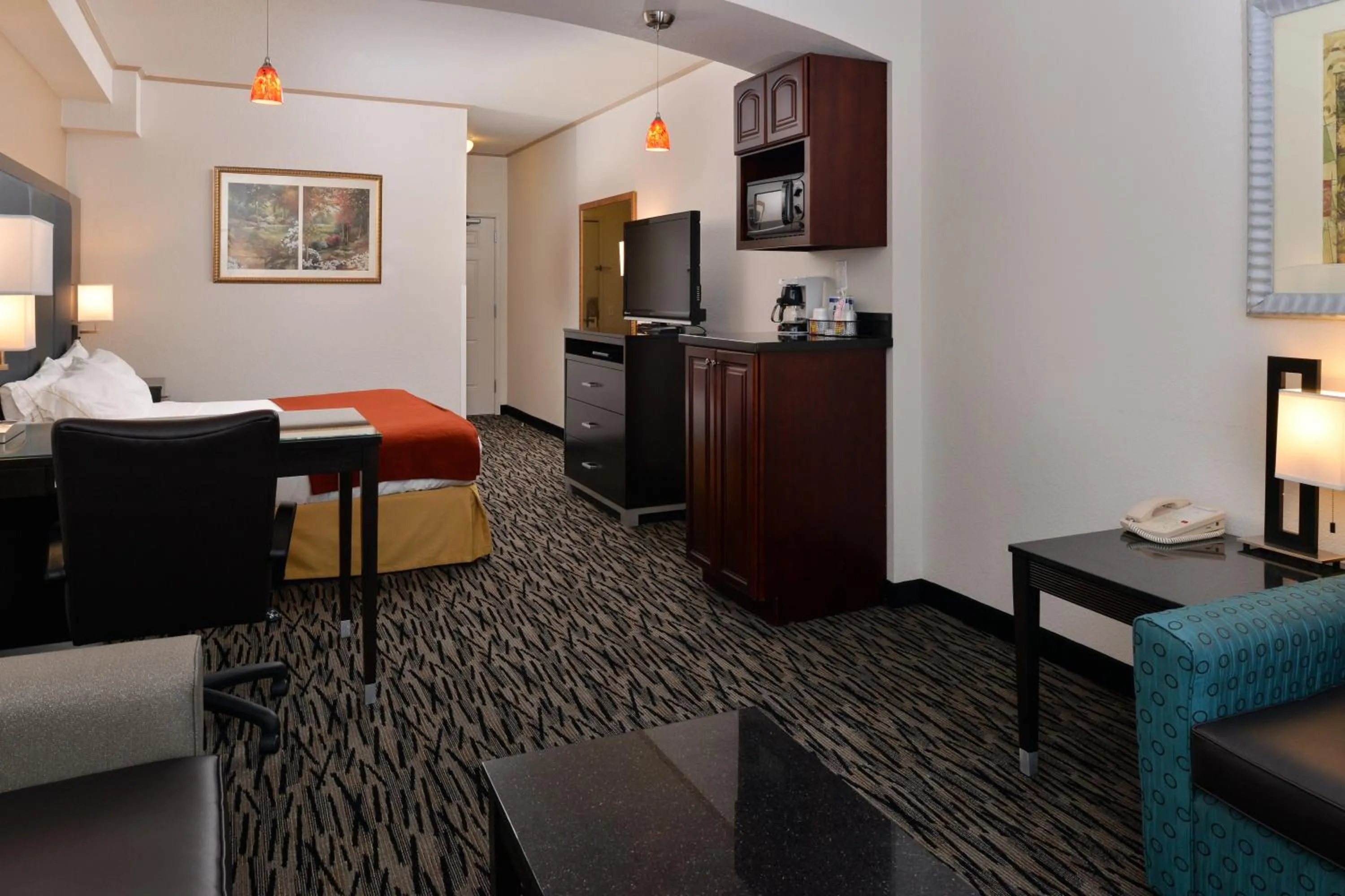 Photo of the whole room in Holiday Inn Express & Suites Tacoma South - Lakewood by IHG