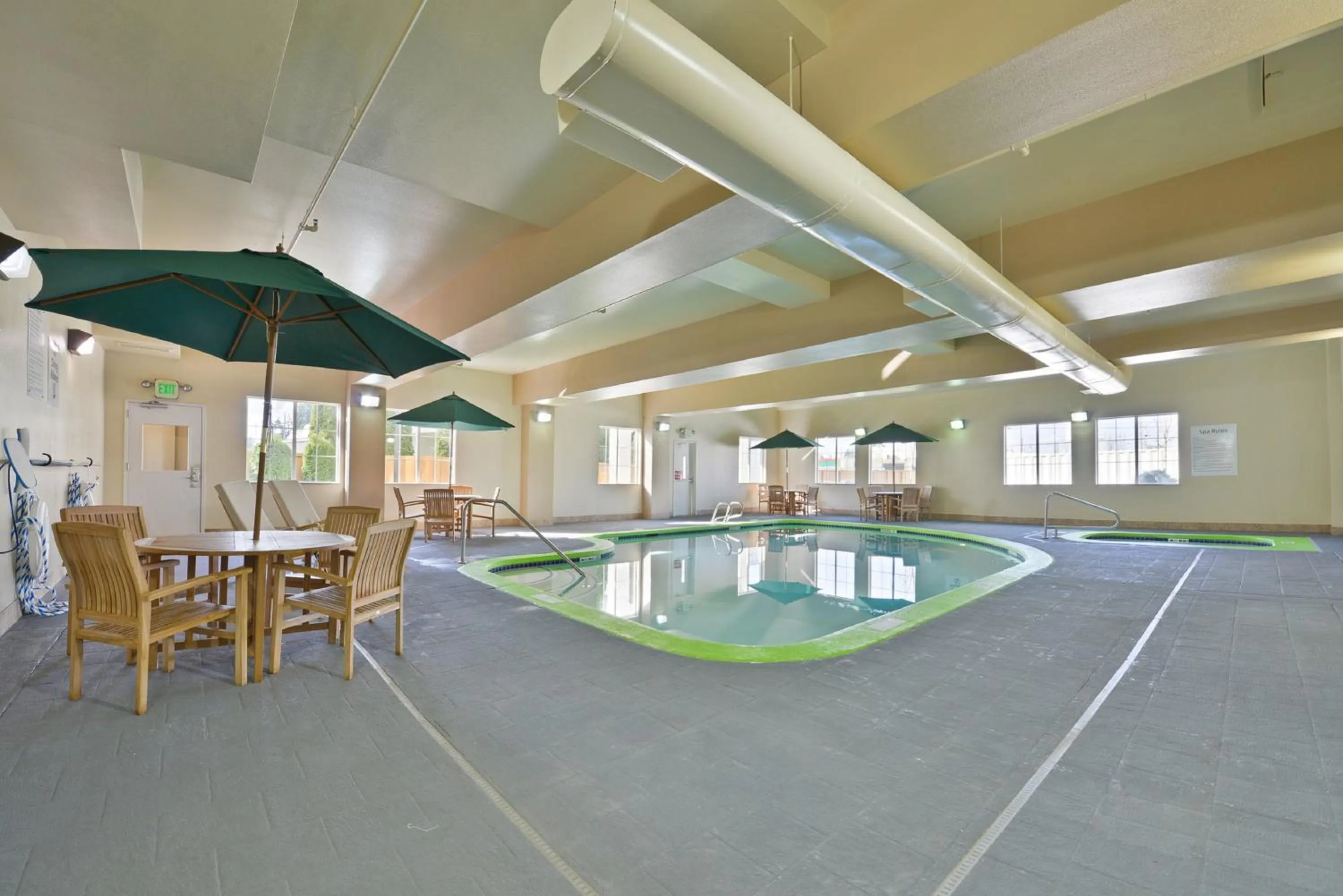 Swimming pool in Holiday Inn Express & Suites Tacoma South - Lakewood by IHG