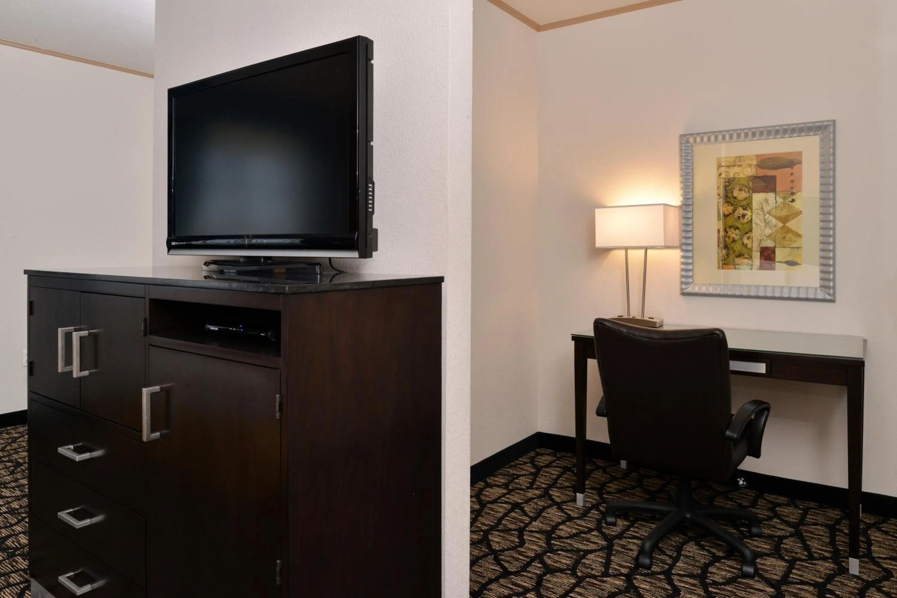 Holiday Inn Express & Suites Tacoma South - Lakewood by IHG