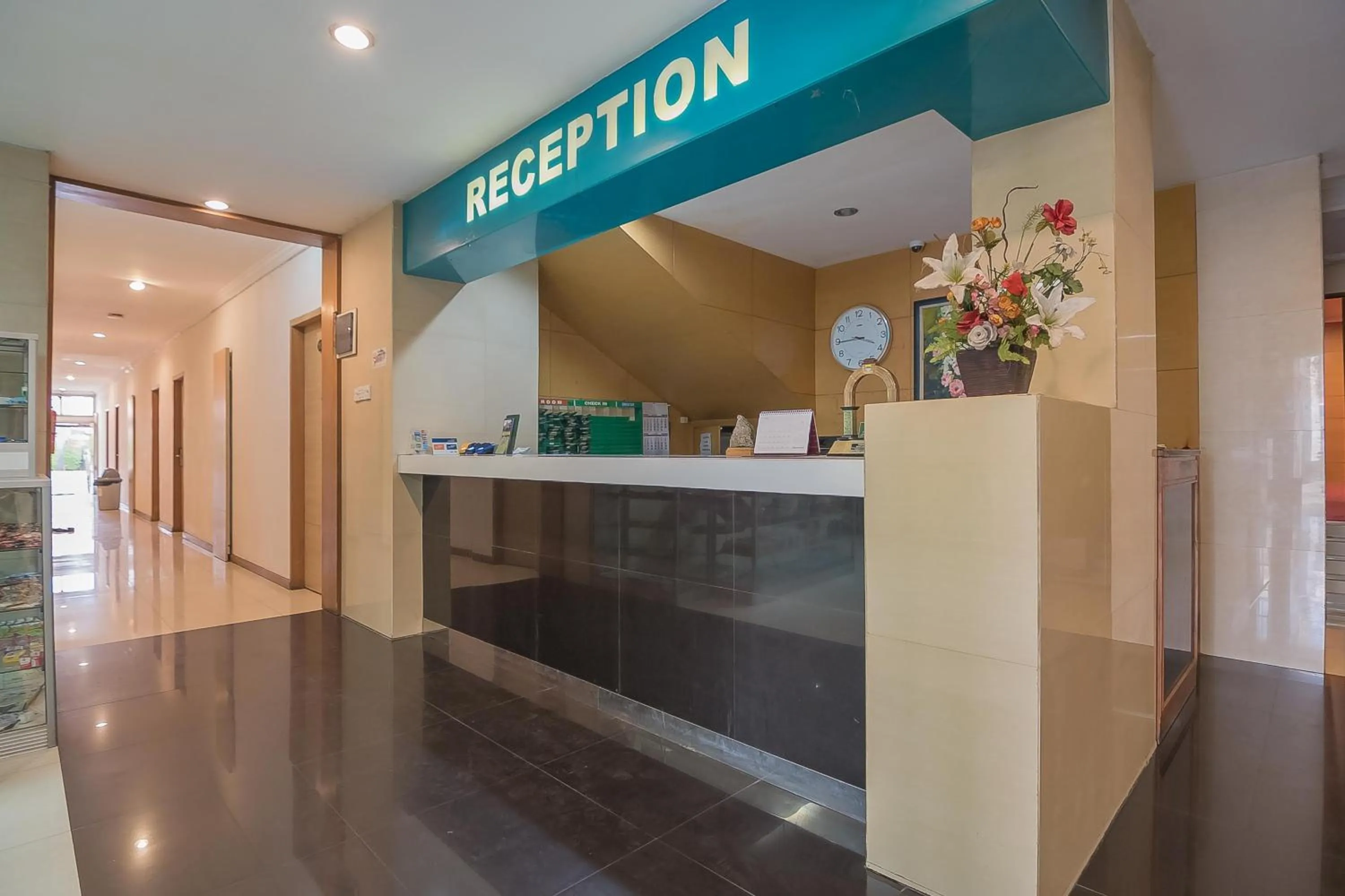 Lobby or reception in RedDoorz At Hotel Arimbi Dewi Sartika Baru