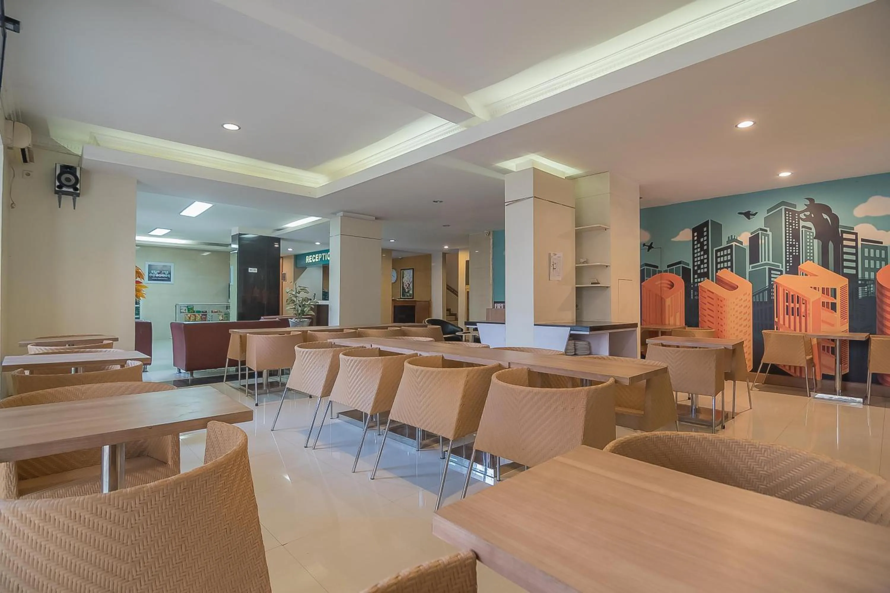 Restaurant/places to eat in RedDoorz At Hotel Arimbi Dewi Sartika Baru