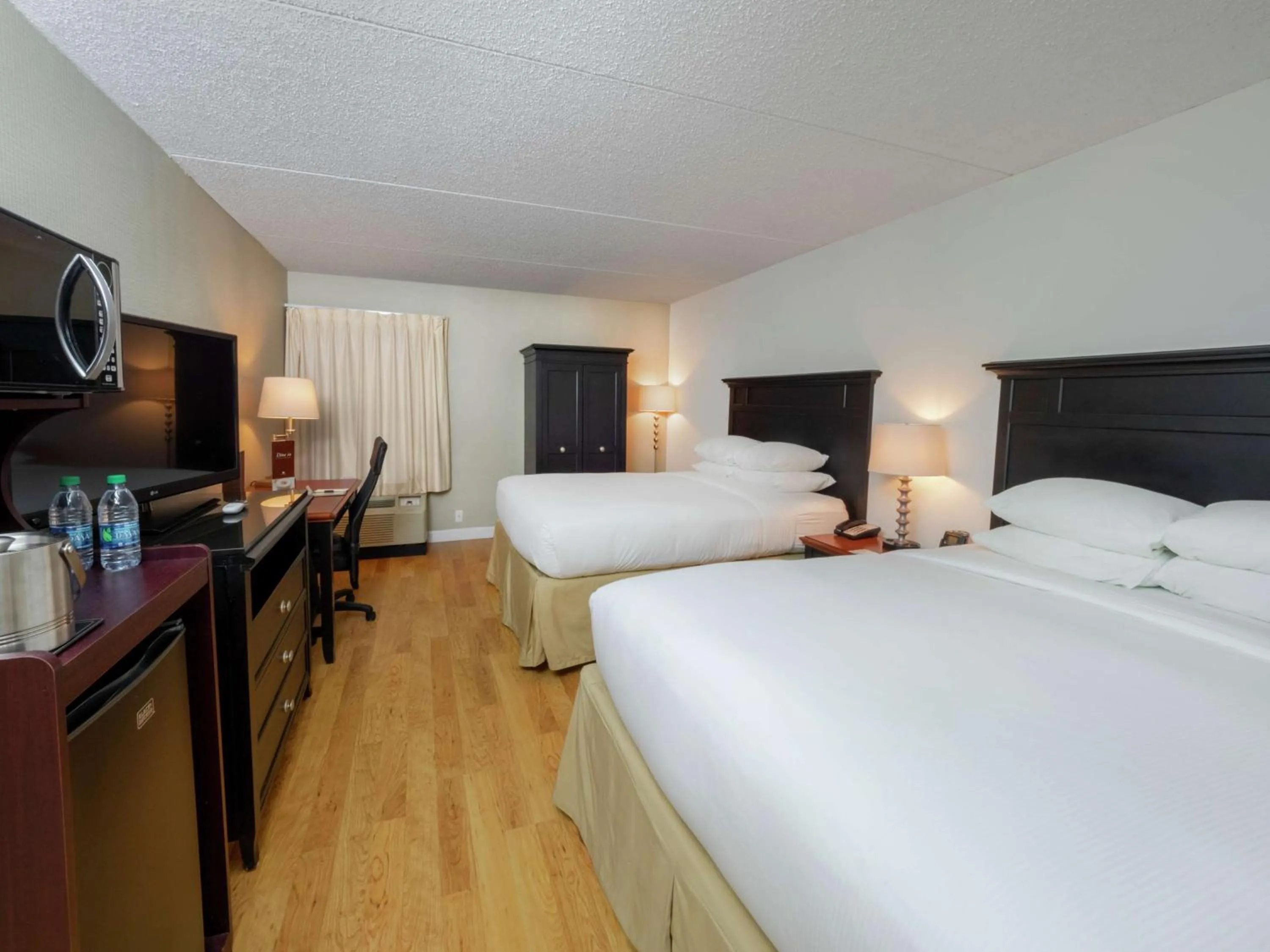 Bedroom, Bed in DoubleTree by Hilton Buffalo-Amherst