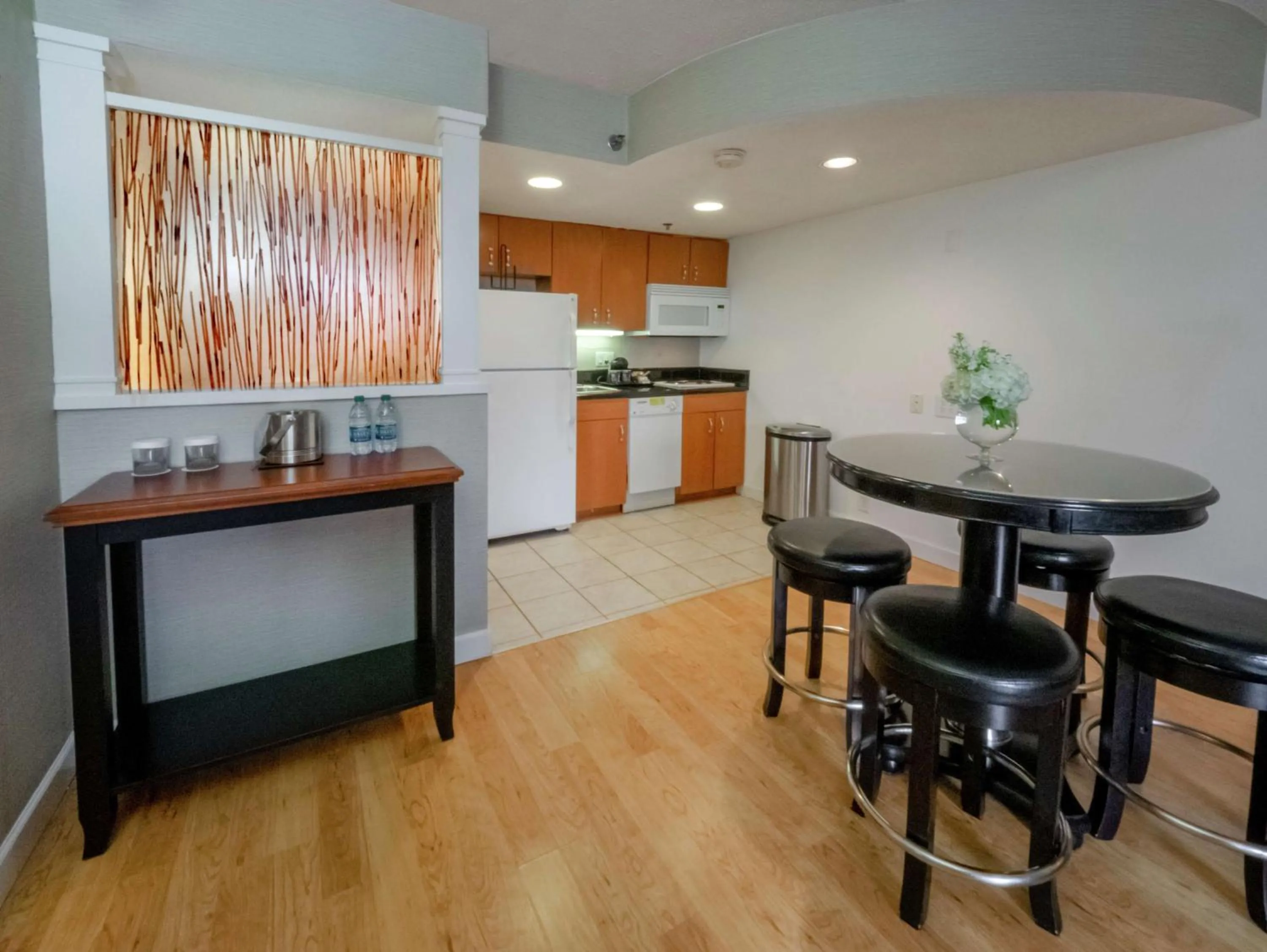 Kitchen or kitchenette in DoubleTree by Hilton Buffalo-Amherst