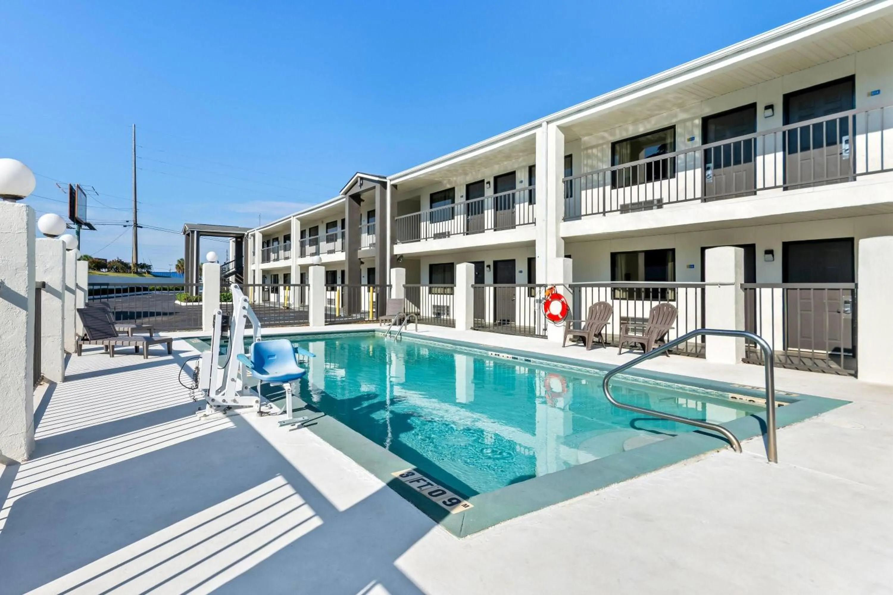 Swimming pool in Days Inn by Wyndham Enterprise