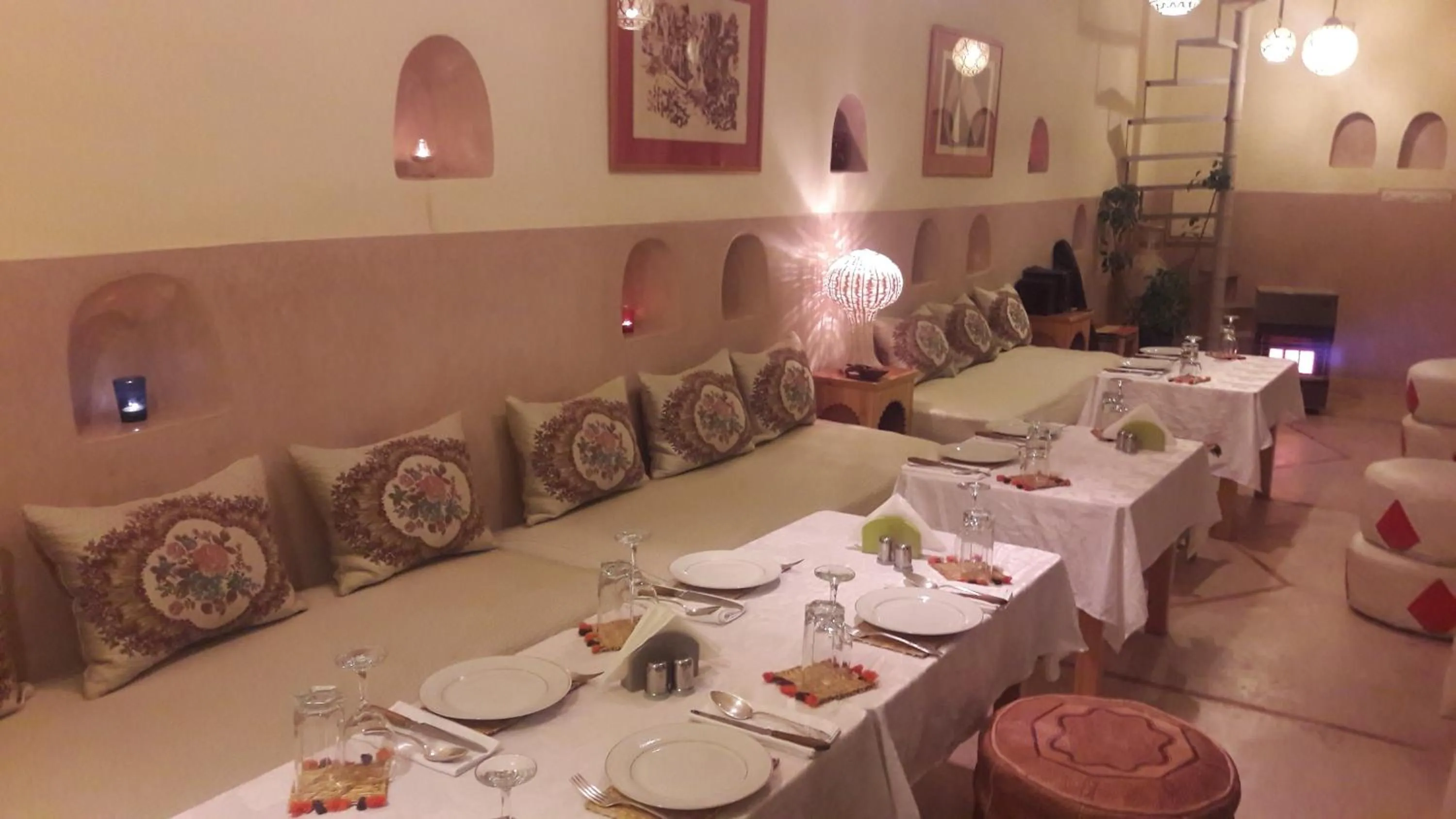 Restaurant/places to eat in Maison d'hôtes Dar Farhana