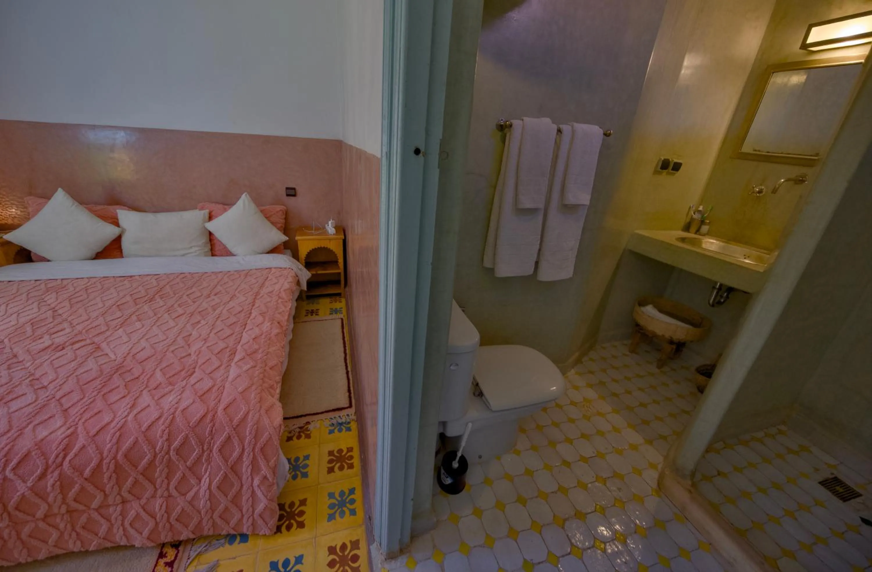 Bed in Maison d'hôtes Dar Farhana