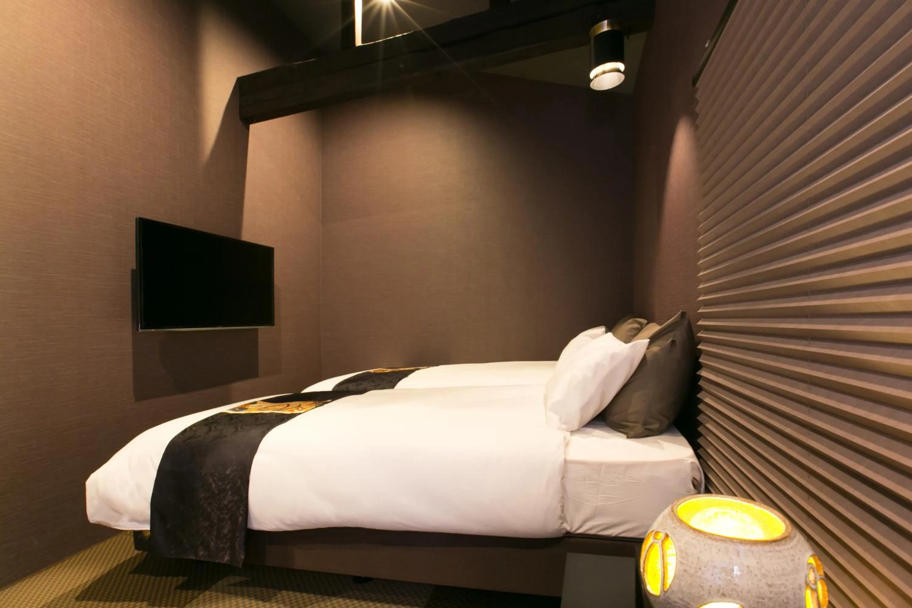 Bedroom, Bed in Hosta Toji Sakura