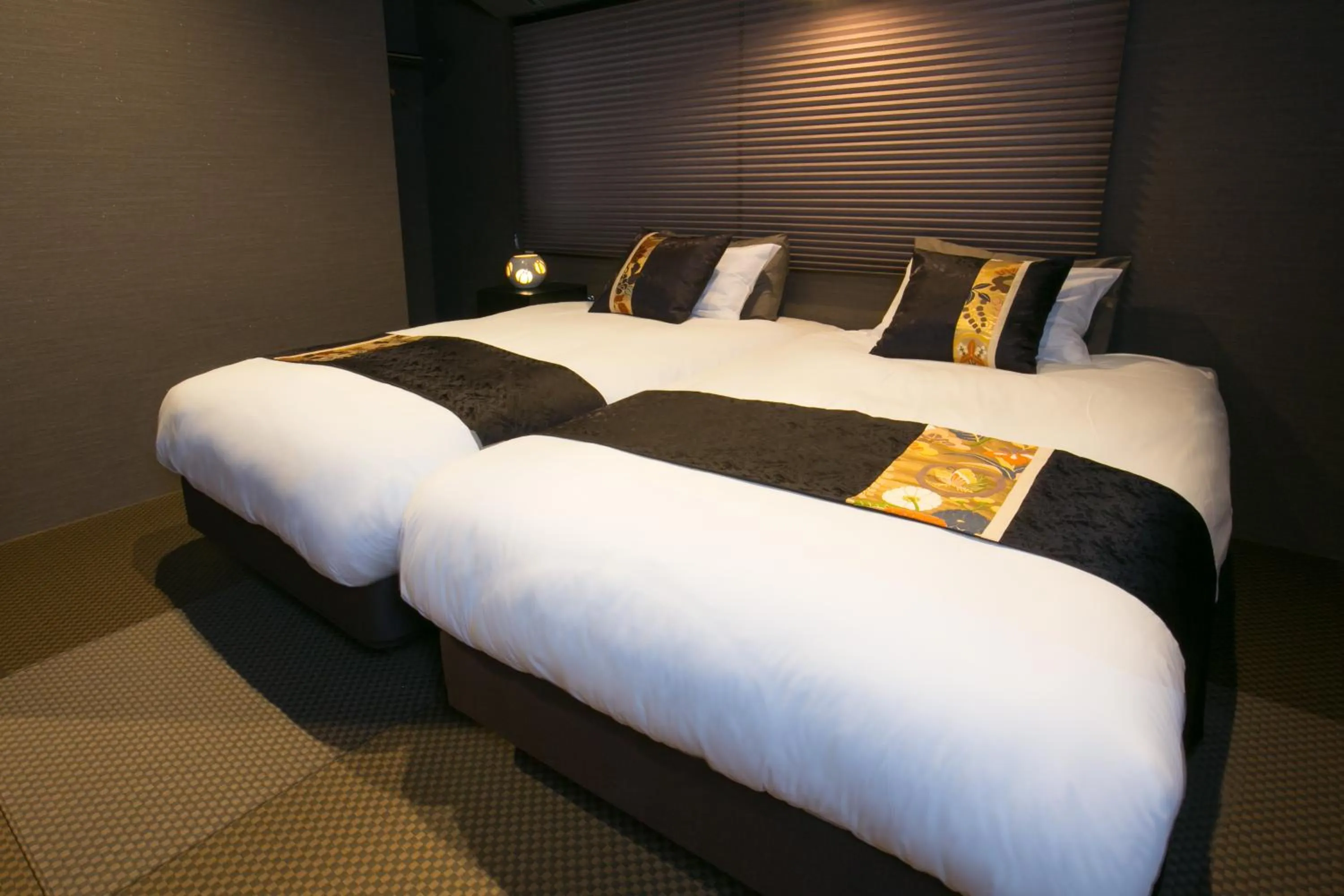 Bedroom, Bed in Hosta Toji Sakura