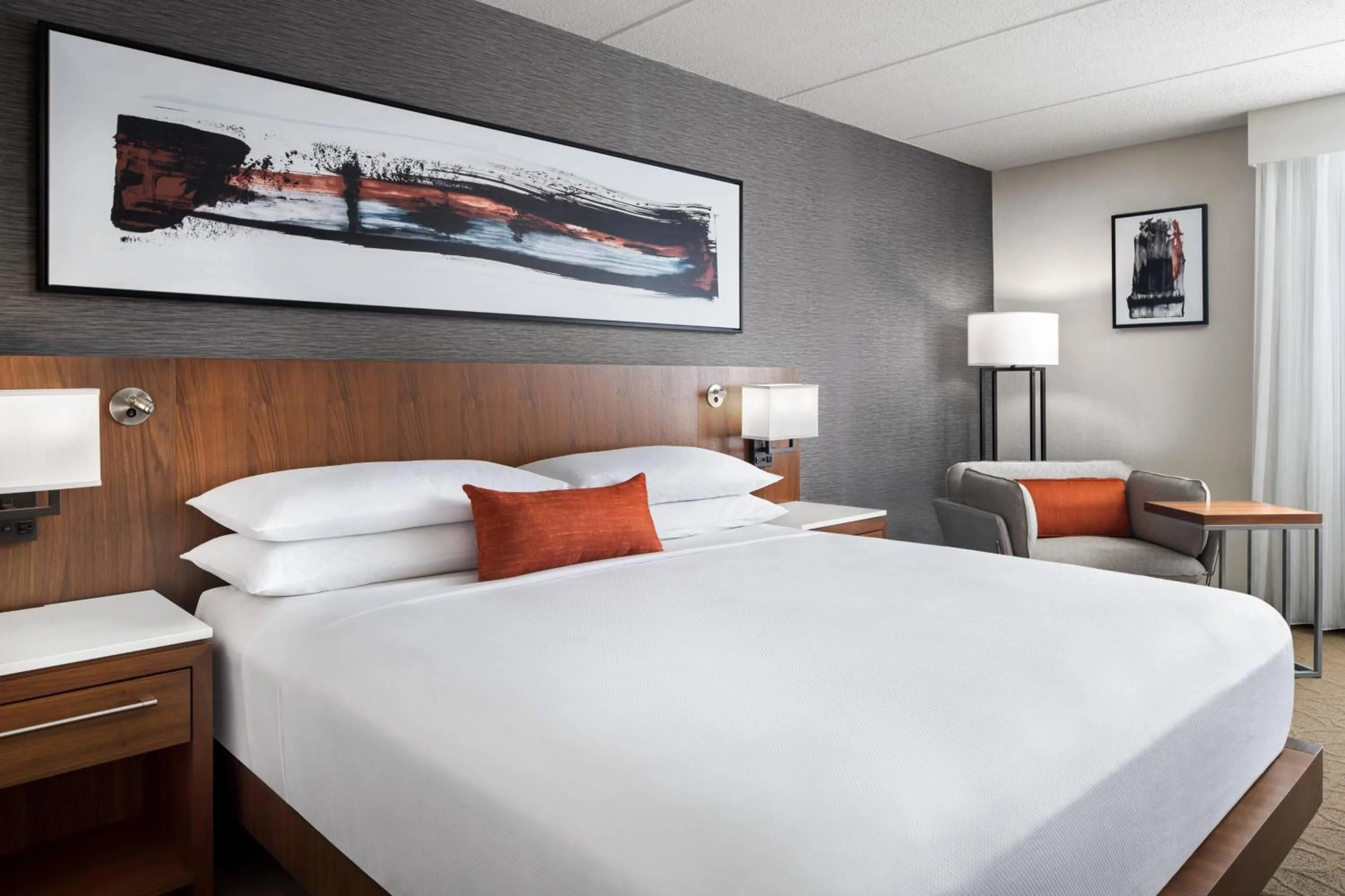 Photo of the whole room, Bed in Delta Hotels by Marriott Green Bay