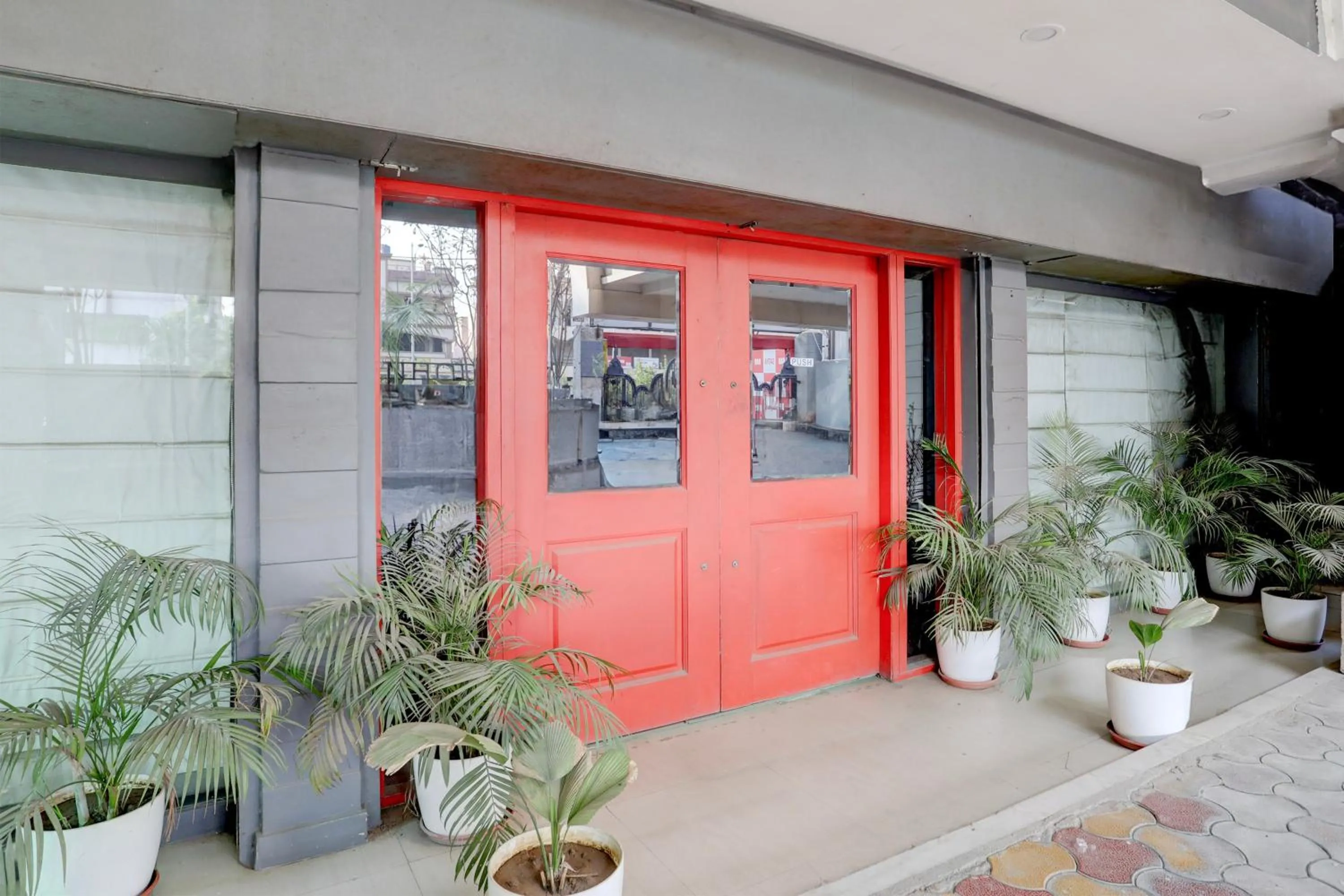 Facade/entrance in Super Townhouse Kalmana