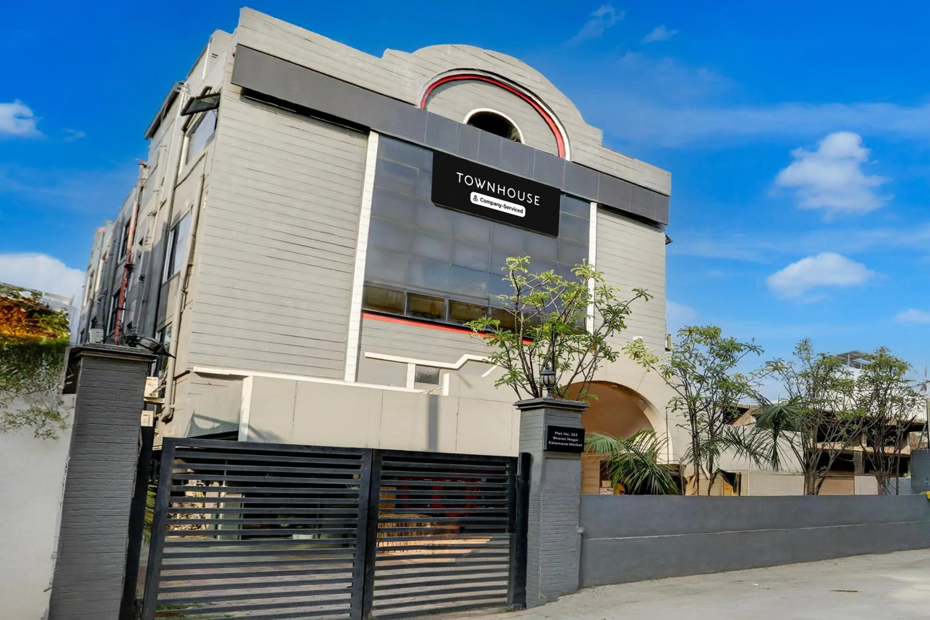 Facade/entrance in Townhouse Kalmana