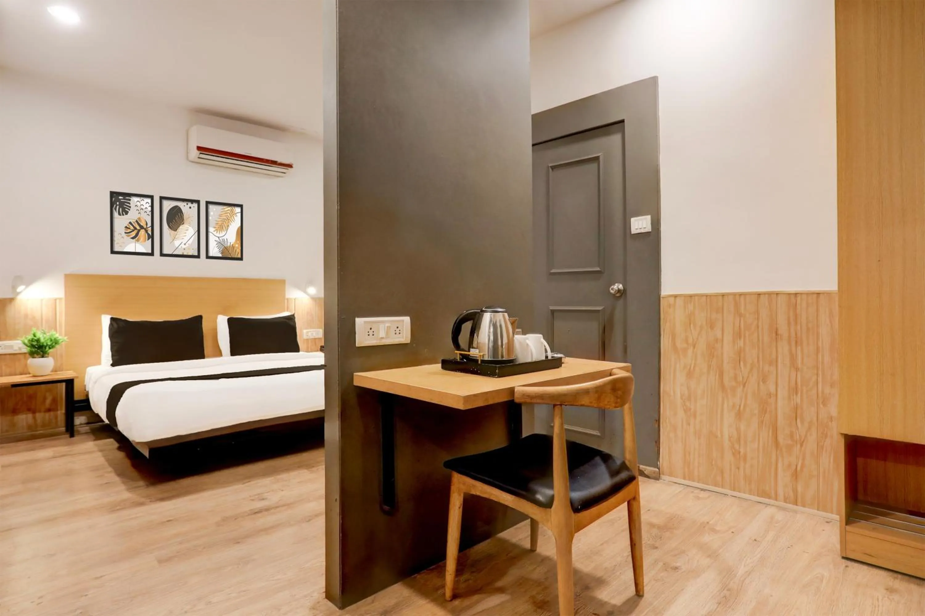 Bedroom, Bed in Super Townhouse Kalmana