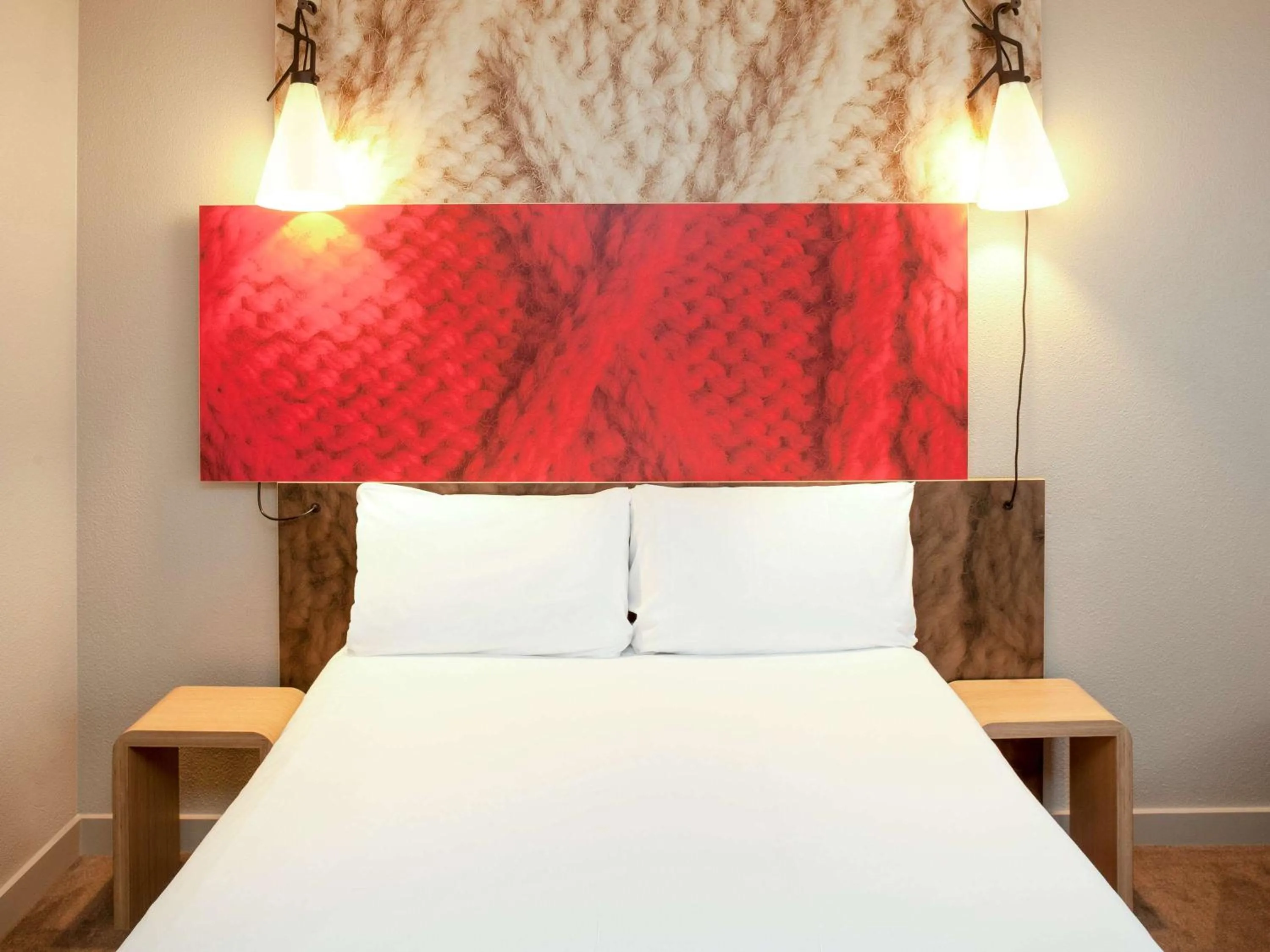 Photo of the whole room in Ibis Dublin Hotel