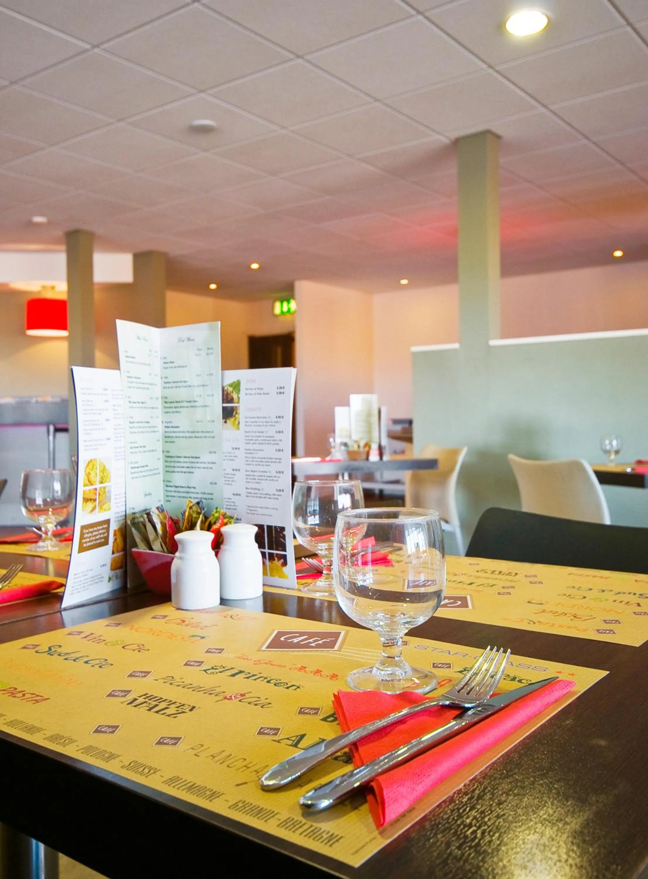 Restaurant/Places to Eat in Ibis Dublin Hotel