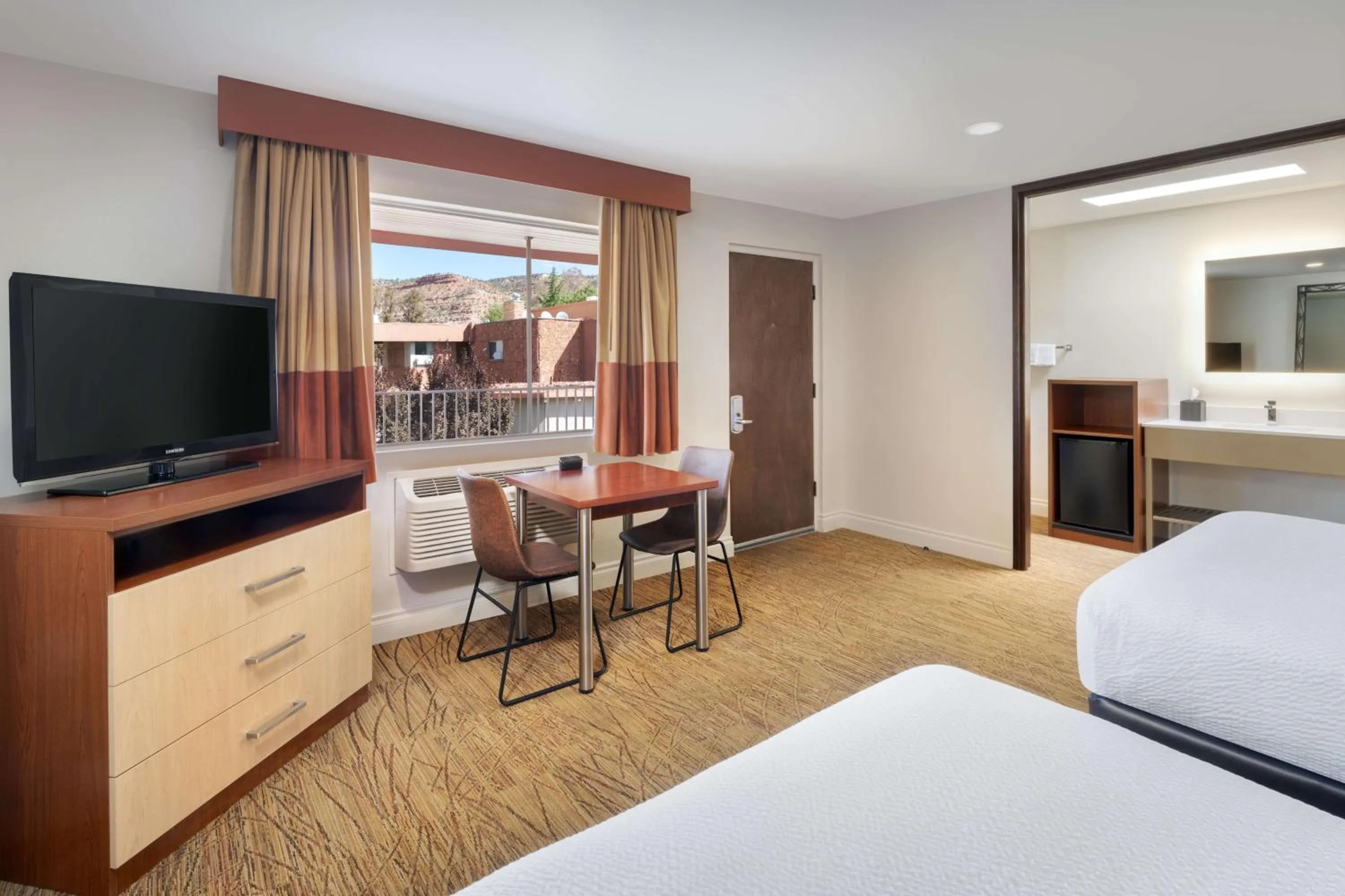 Bedroom, Bed in Best Western Red Hills