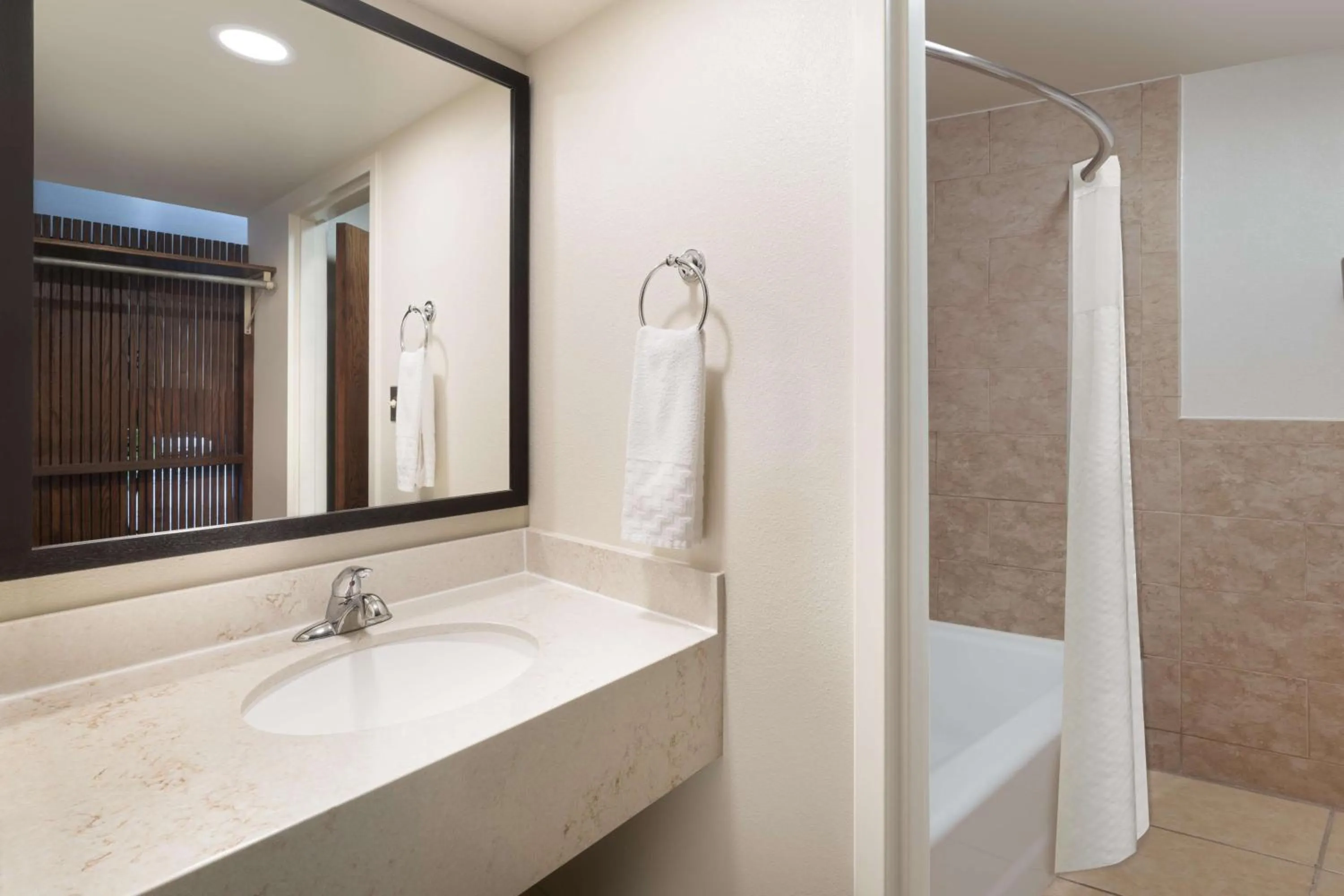 Bathroom in Best Western Red Hills