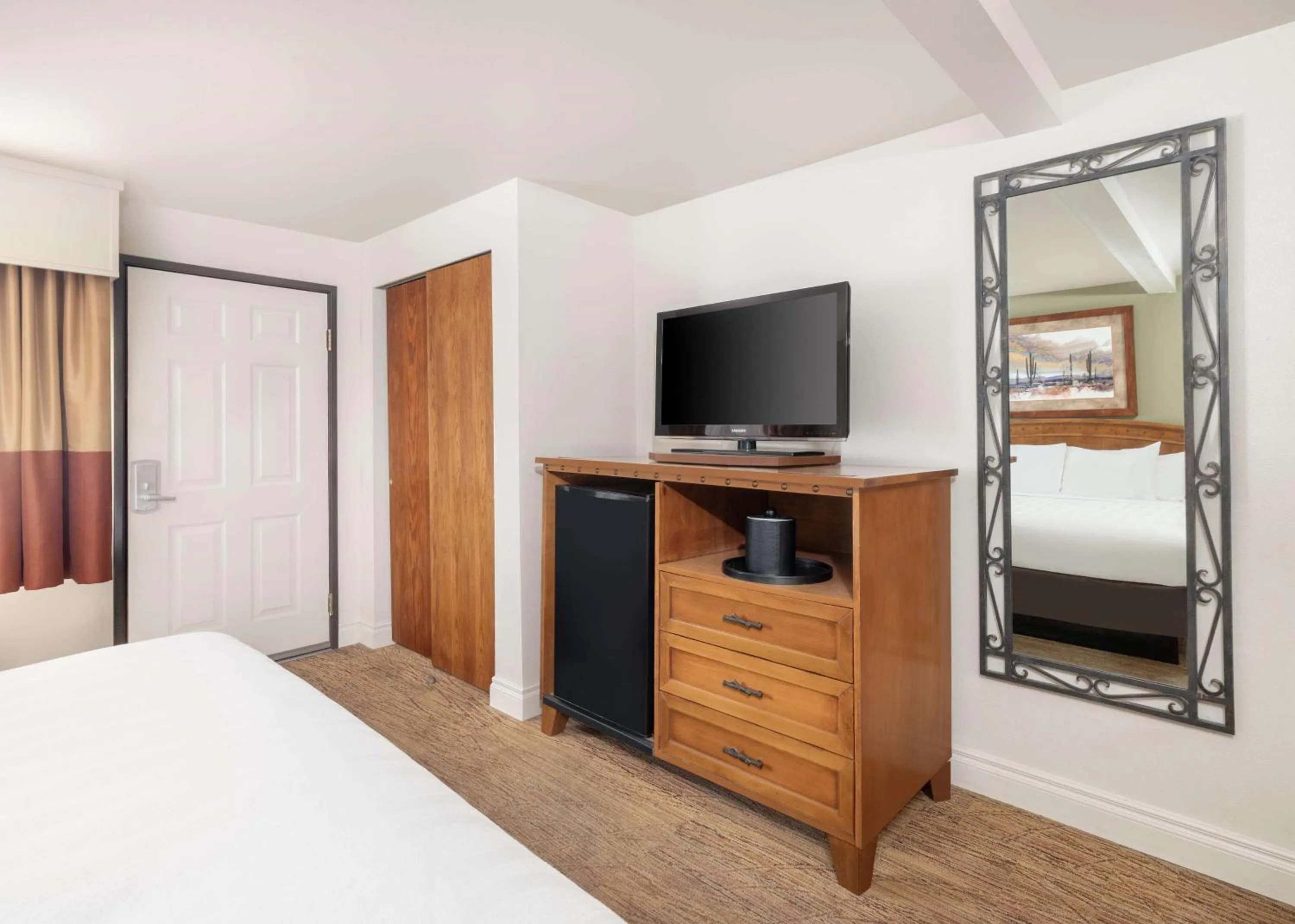 Bedroom, Bed in Best Western Red Hills