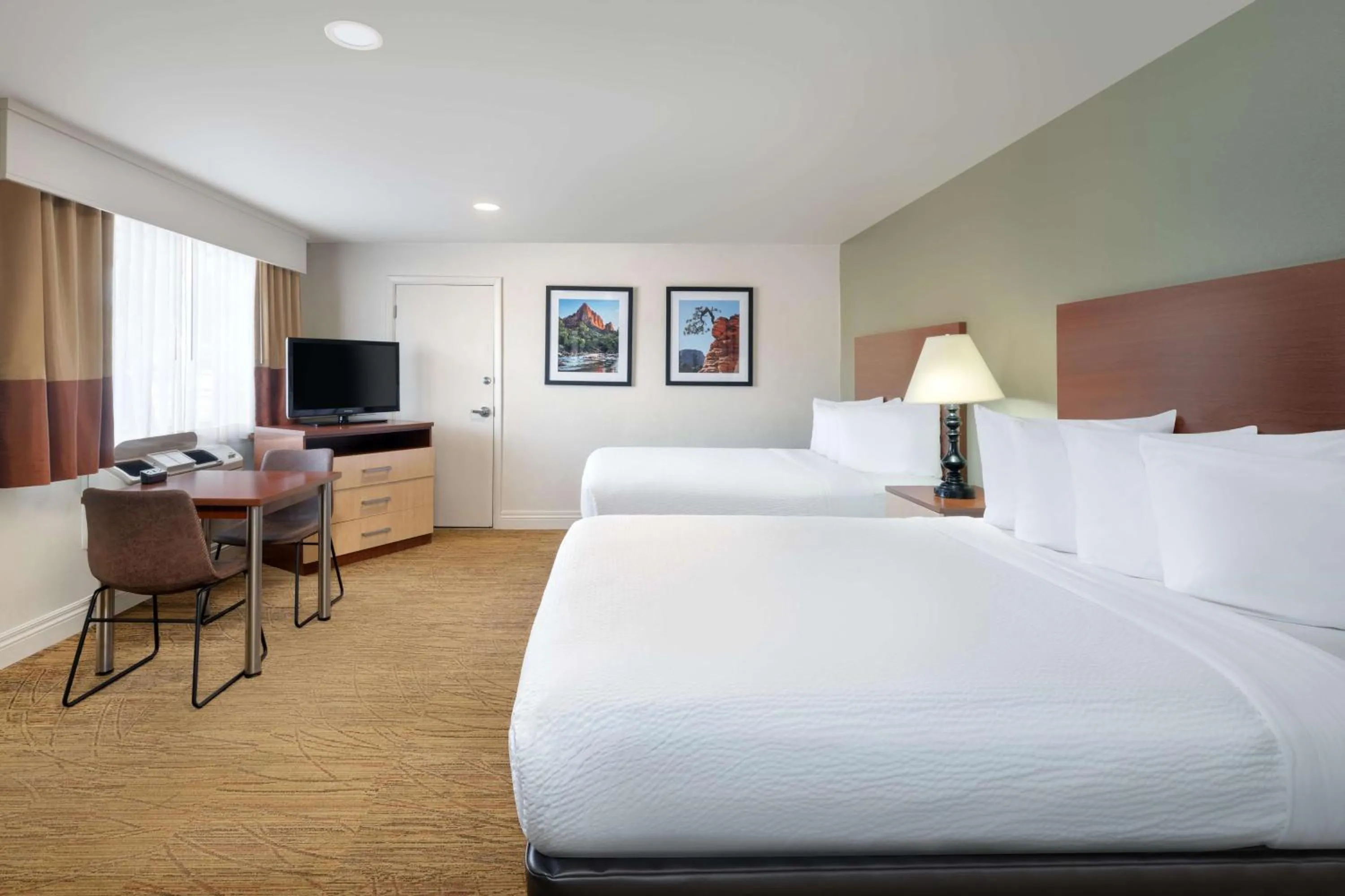 Bedroom, Bed in Best Western Red Hills